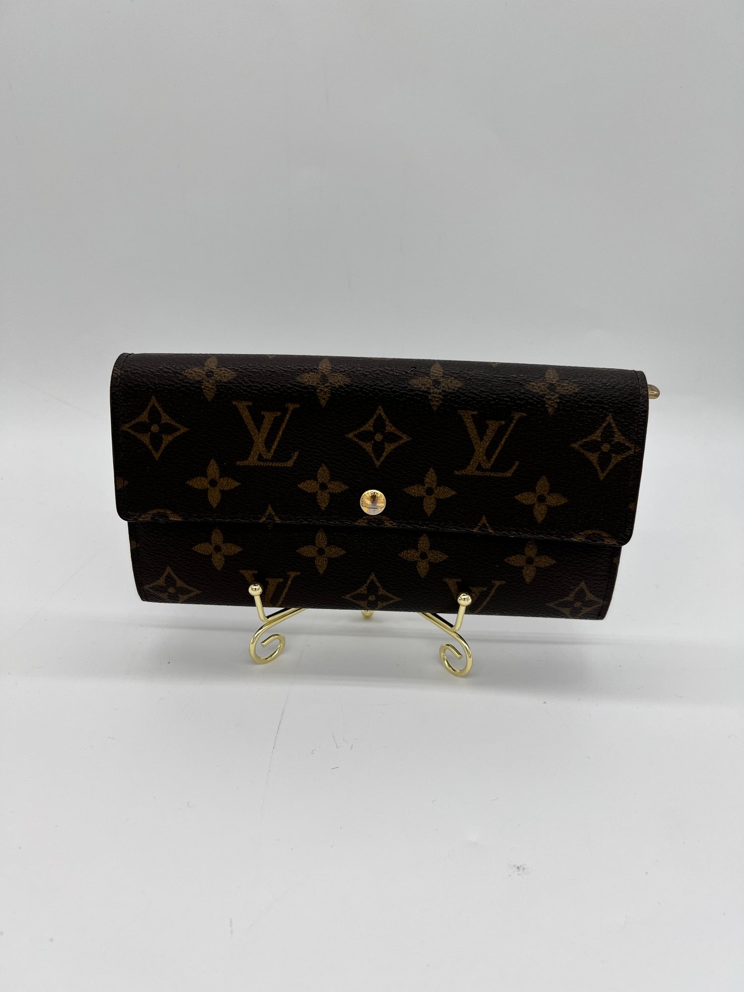 LOUIS VUITTON Excellent: This item is gently used Wallet