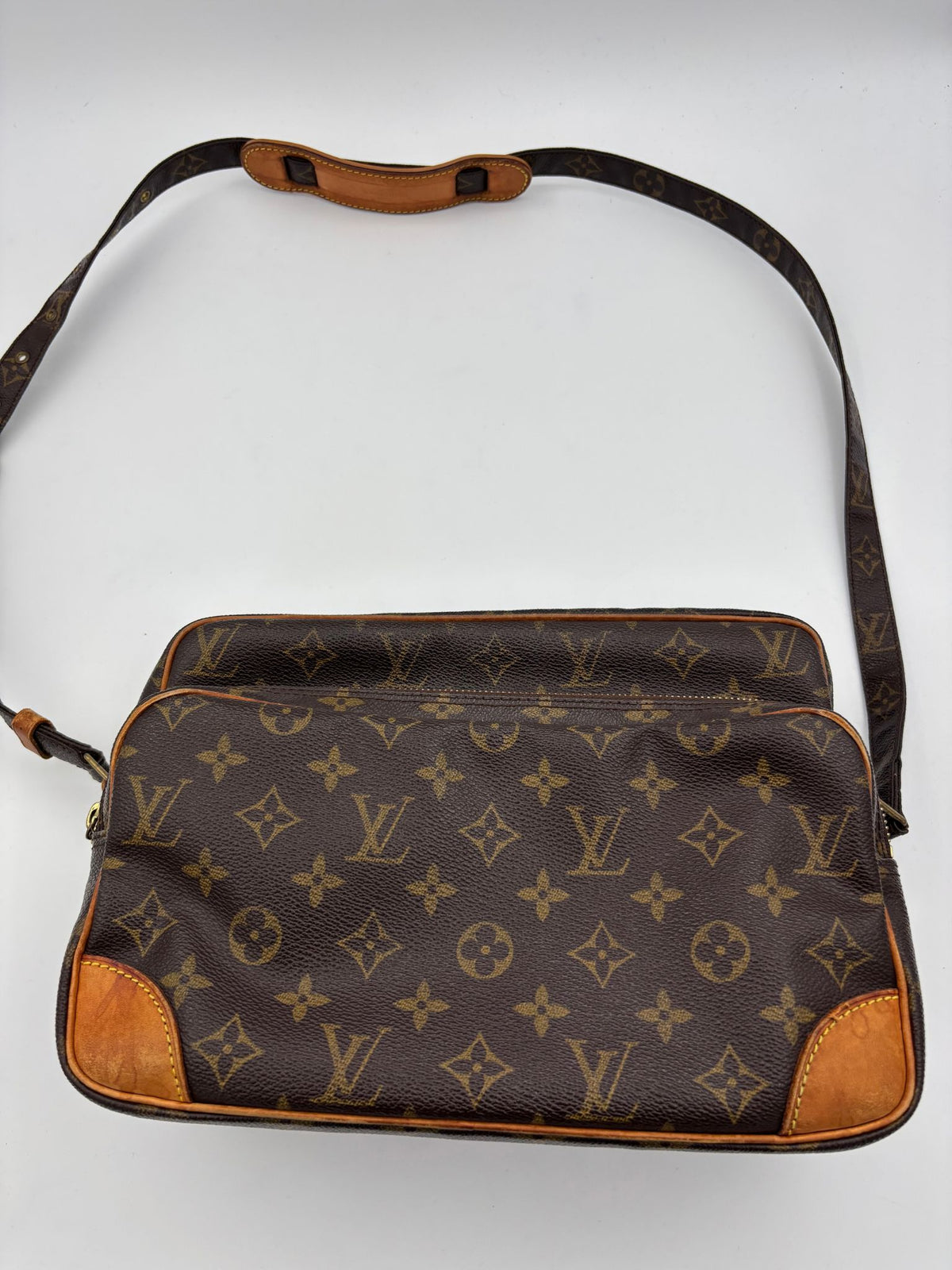 LOUIS VUITTON Handbag