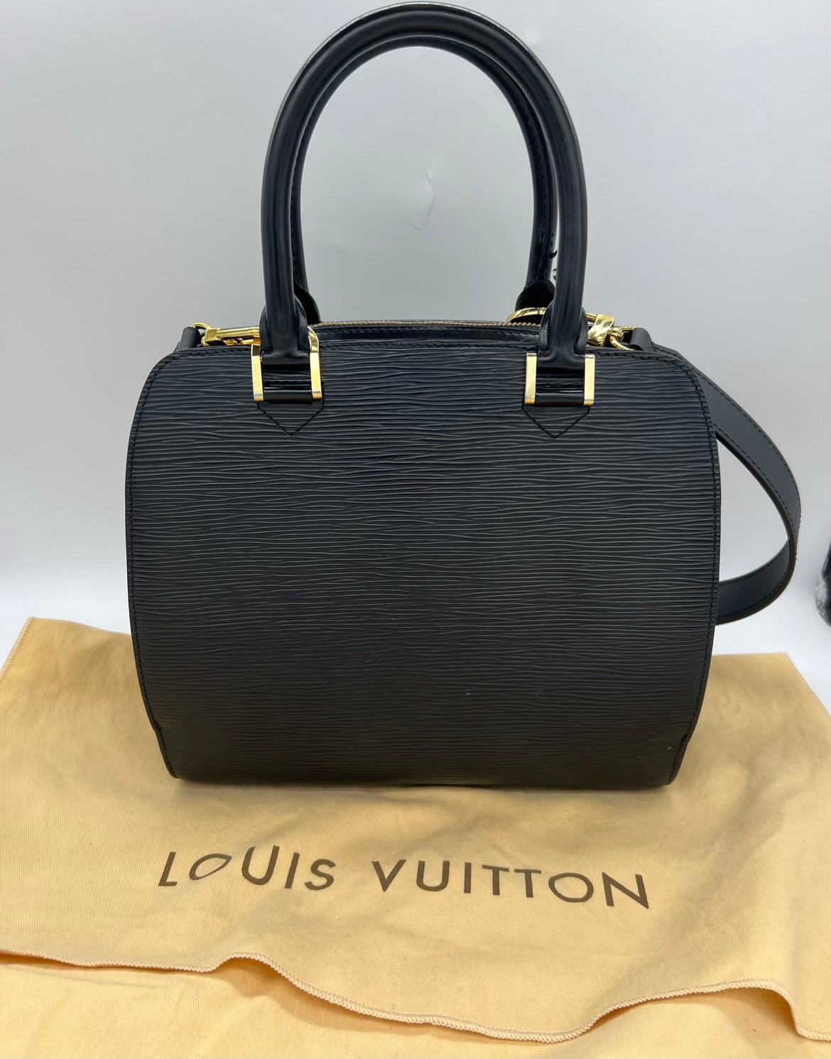LOUIS VUITTON Good: Item has clear signs of wear Handbag