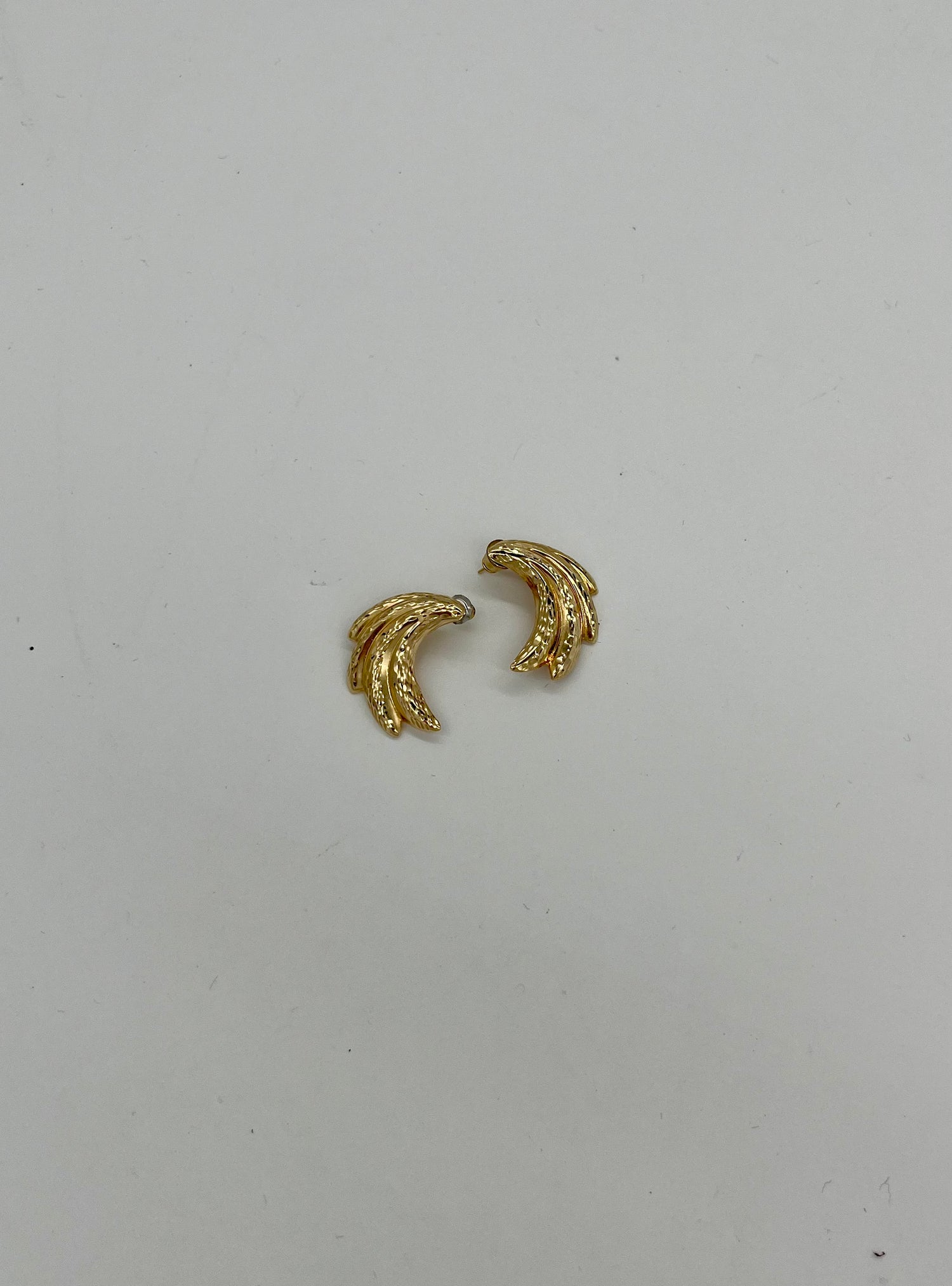 14k gold Excellent: This item is gently used Earrings