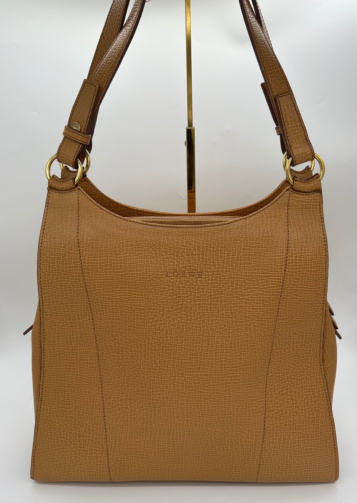 LOEWE Excellent: This item is gently used Handbag