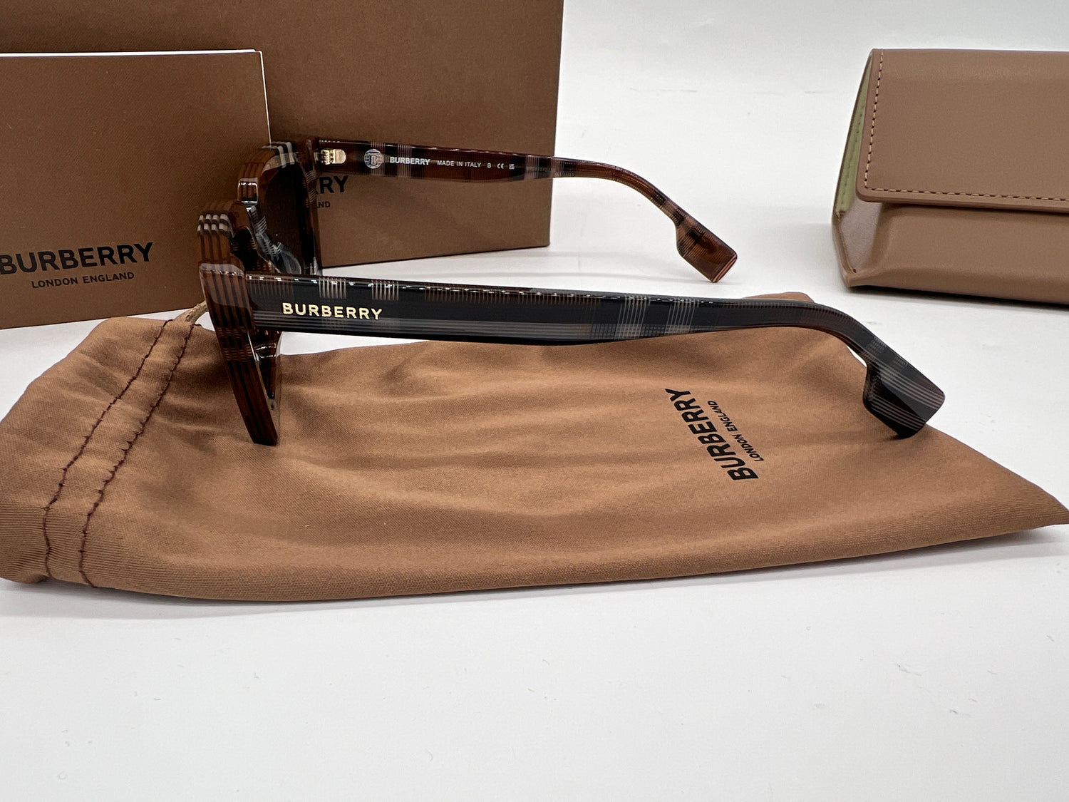 BURBERRY Excellent: This item is gently used Sunglasses