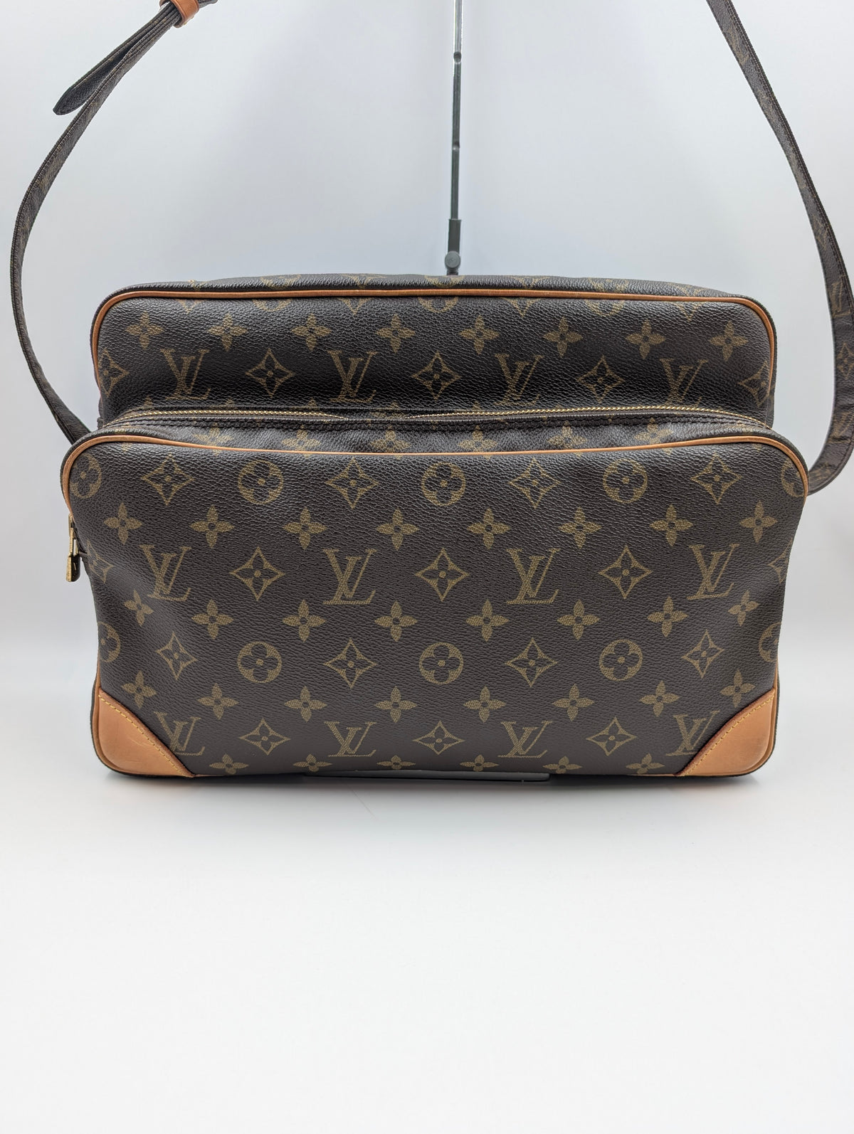 LOUIS VUITTON Handbag