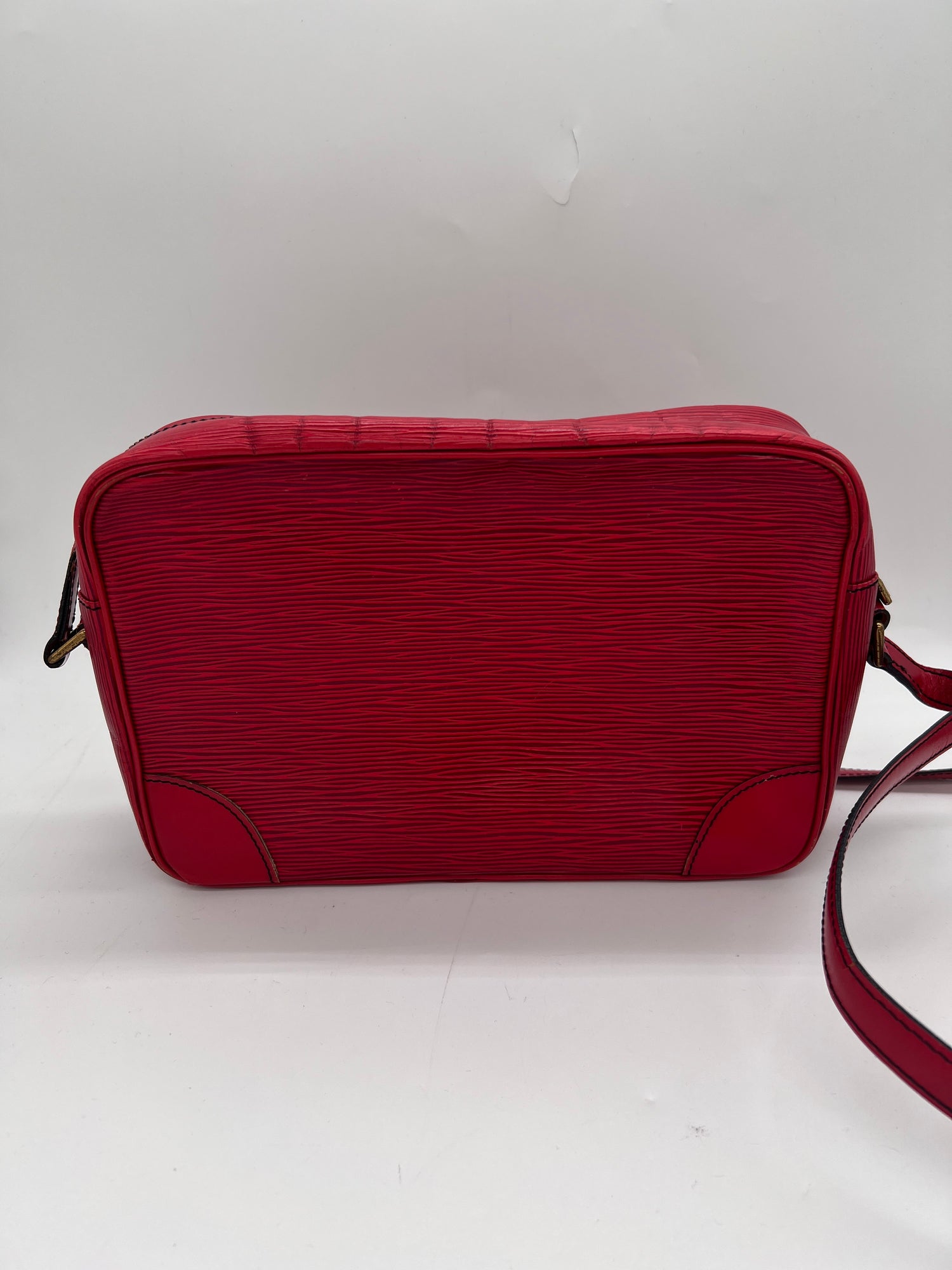 LOUIS VUITTON Fair / Well-Loved: Item shows wear Handbag