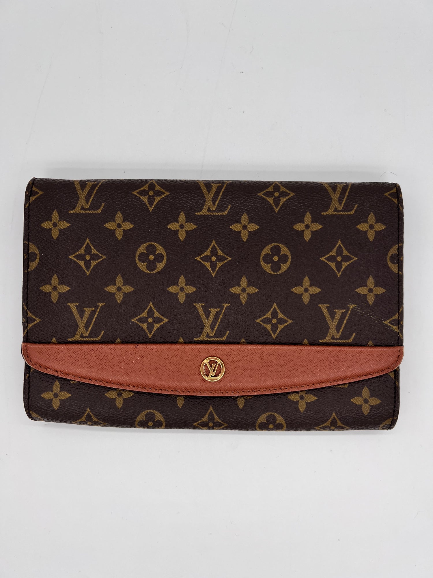 LOUIS VUITTON Clutch