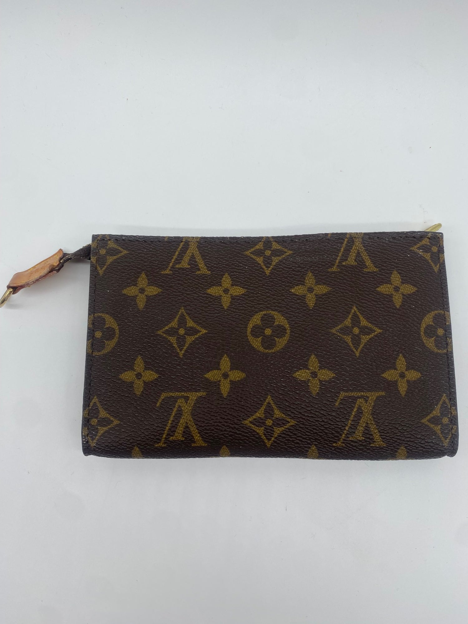 LOUIS VUITTON Fair / Well-Loved: Item shows wear Pouch