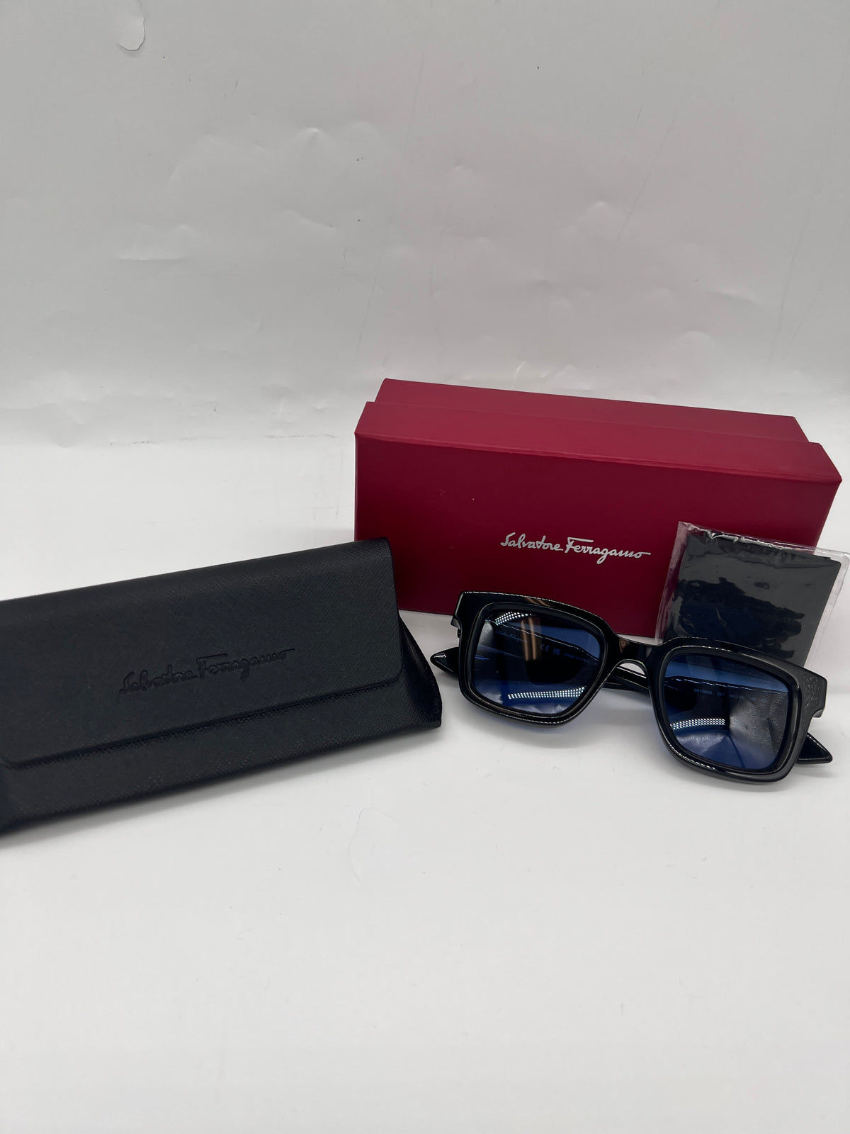 FERRAGAMO Sunglasses