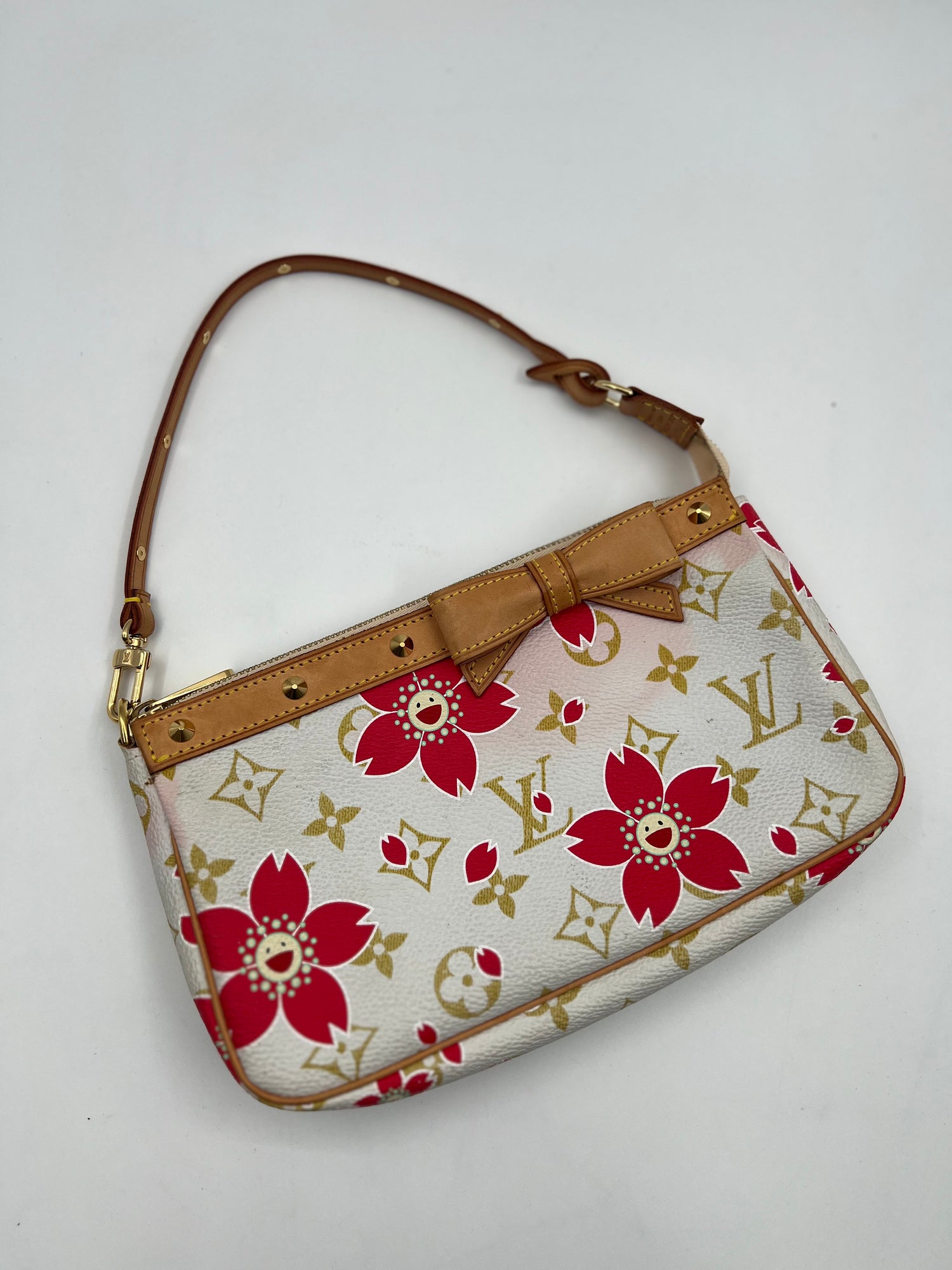 LOUIS VUITTON Good: This item has obvious signs o Handbag