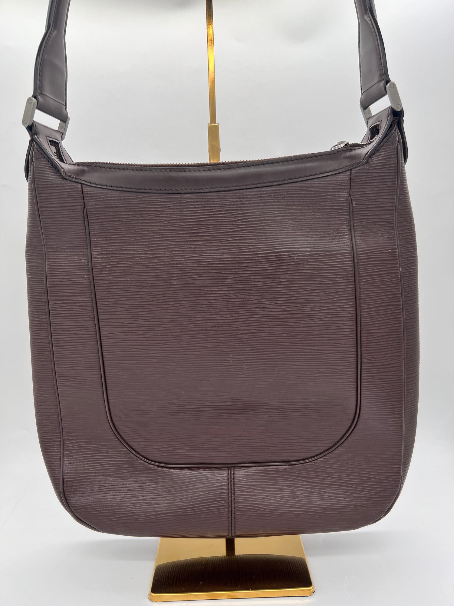 LOUIS VUITTON Excellent: This item is gently used Handbag