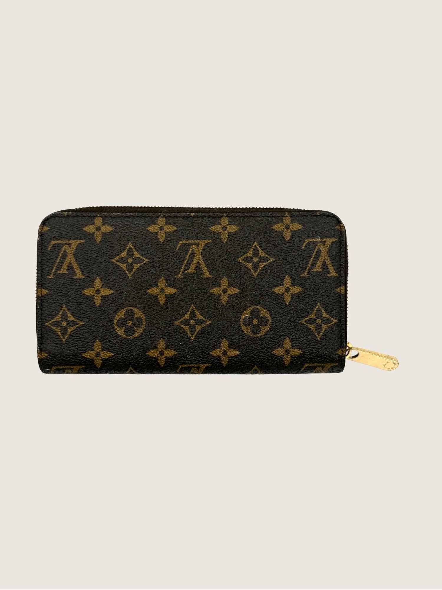LOUIS VUITTON Excellent: This item is gently used Wallet