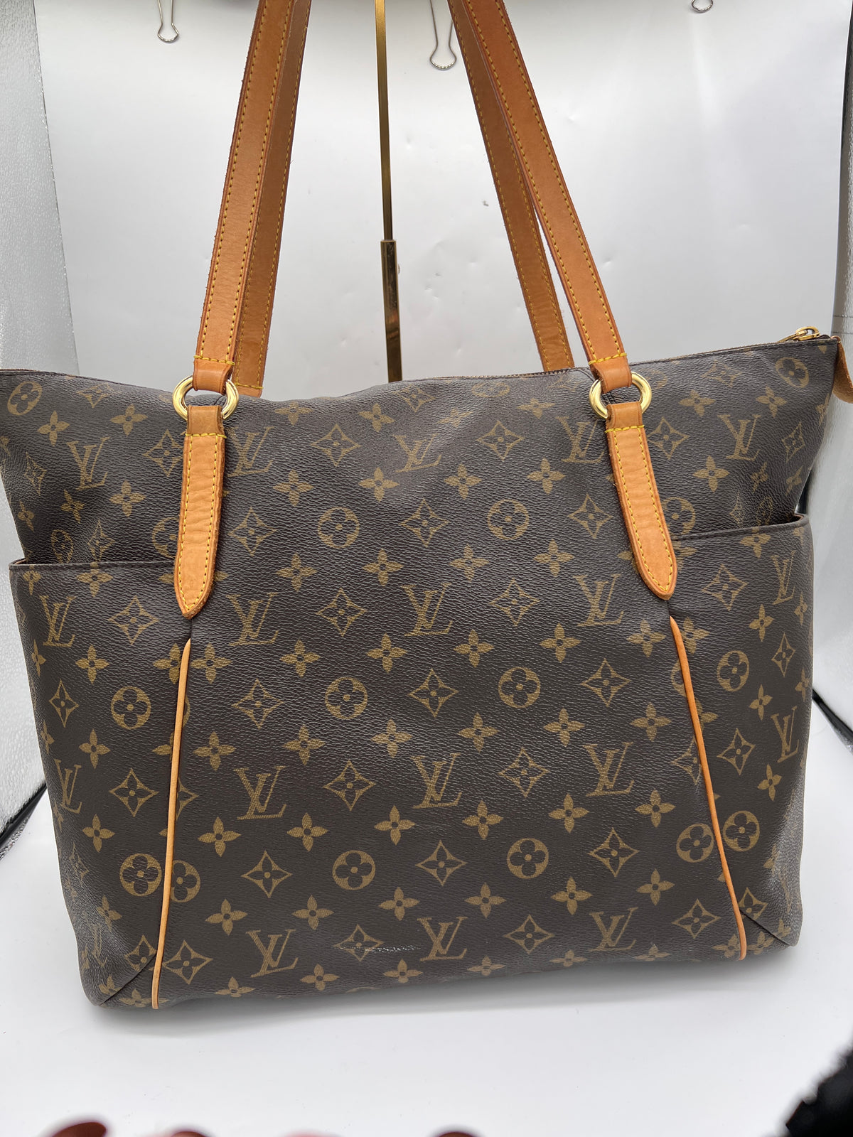 LOUIS VUITTON Handbag