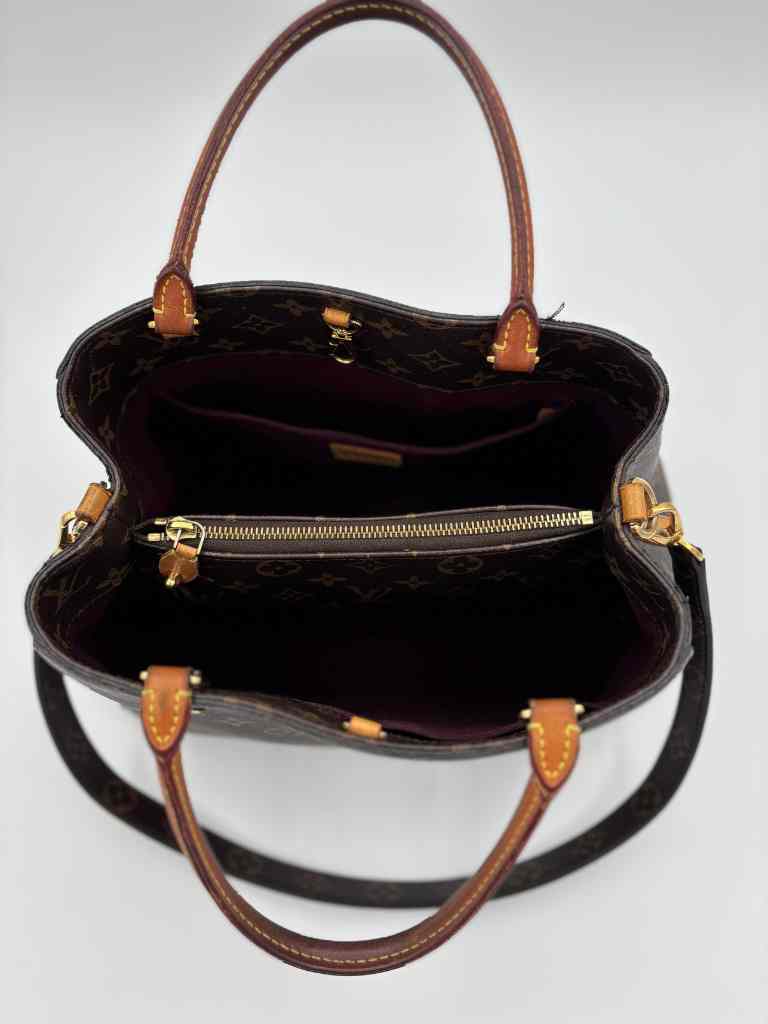 LOUIS VUITTON Handbag