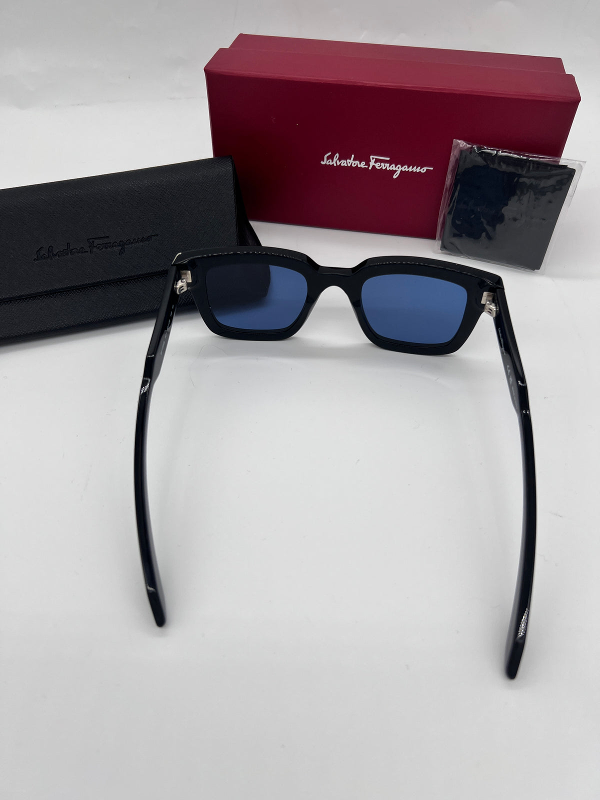 FERRAGAMO Sunglasses