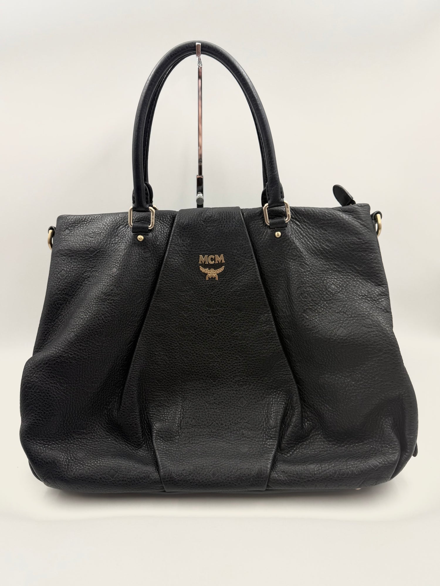 MCM Handbag ( Good )