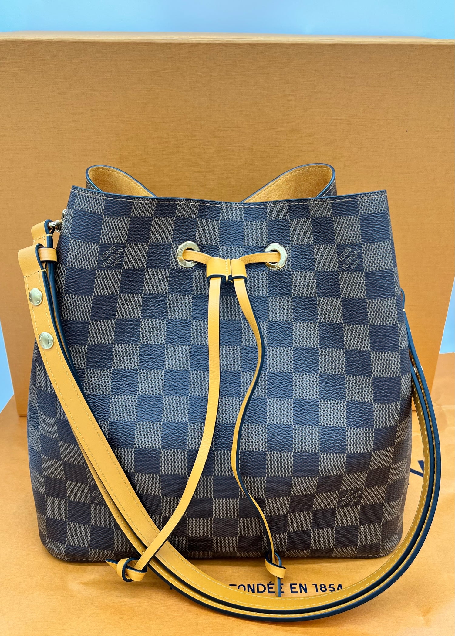 LOUIS VUITTON Excellent: This item is gently used Handbag