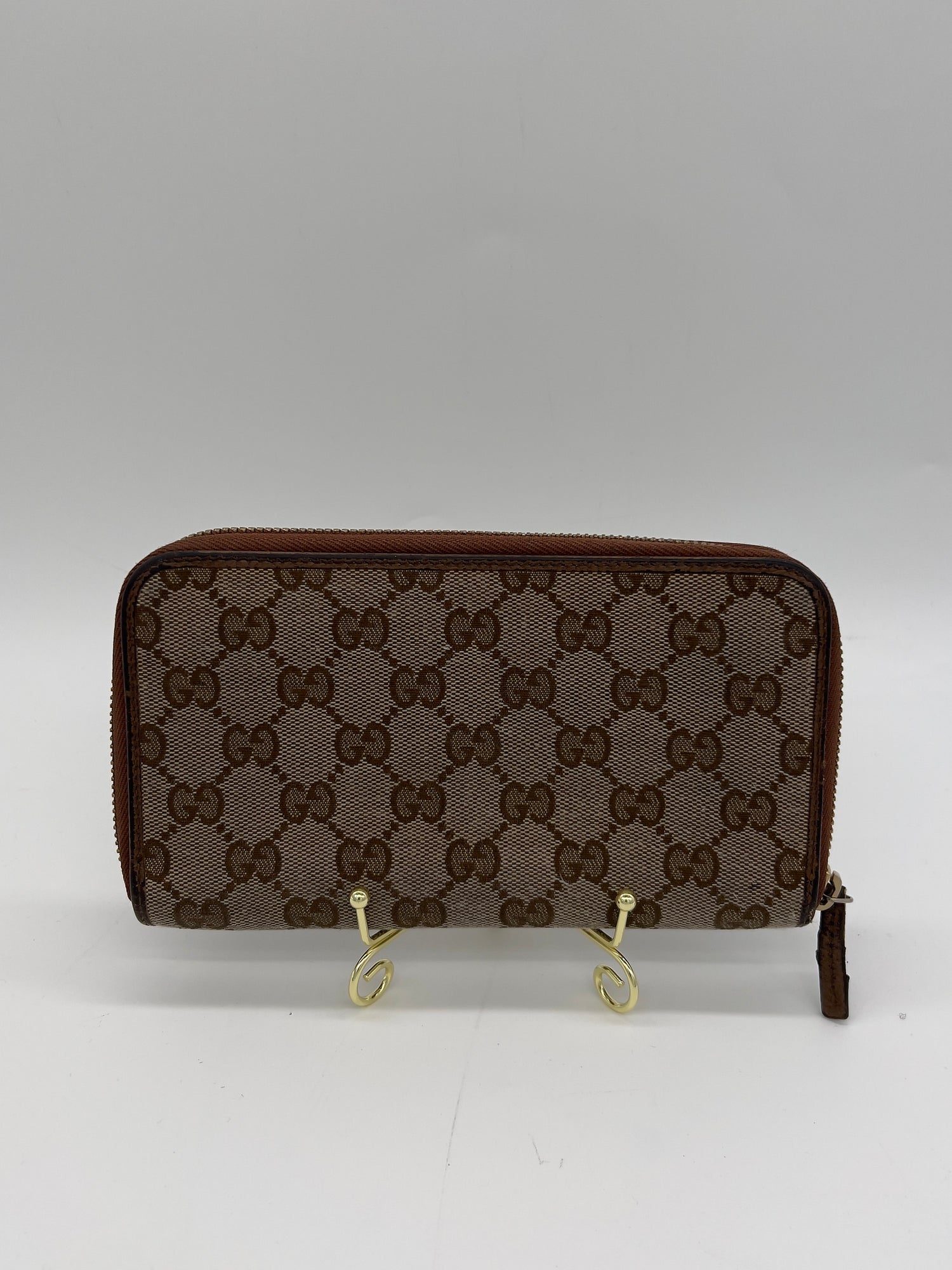GUCCI Good: This item has obvious signs o Wallet