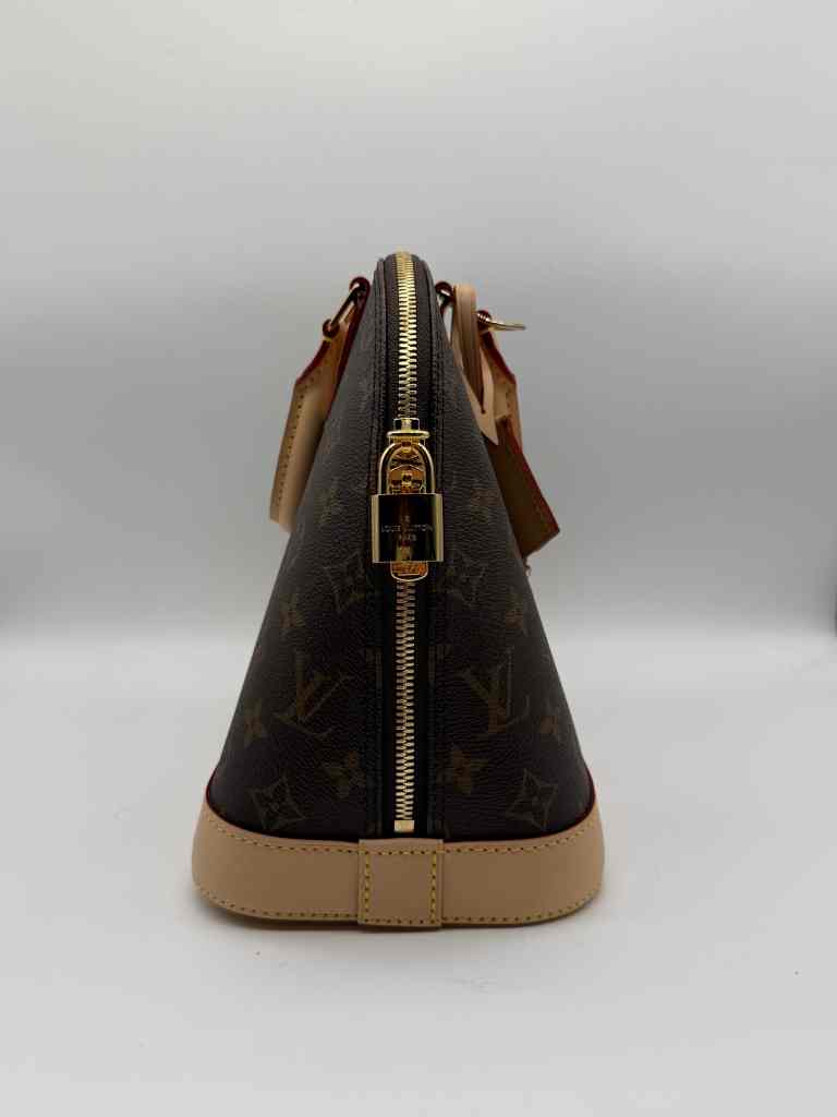 LOUIS VUITTON Like New / NWOT: Item is pristine Handbag