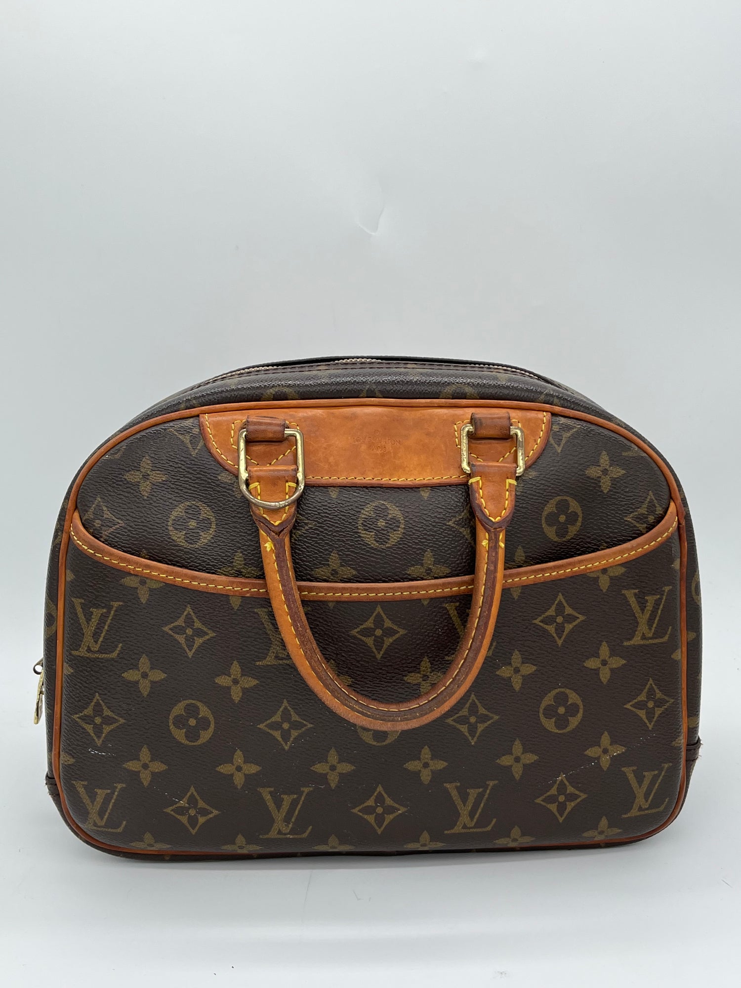 LOUIS VUITTON Handbag