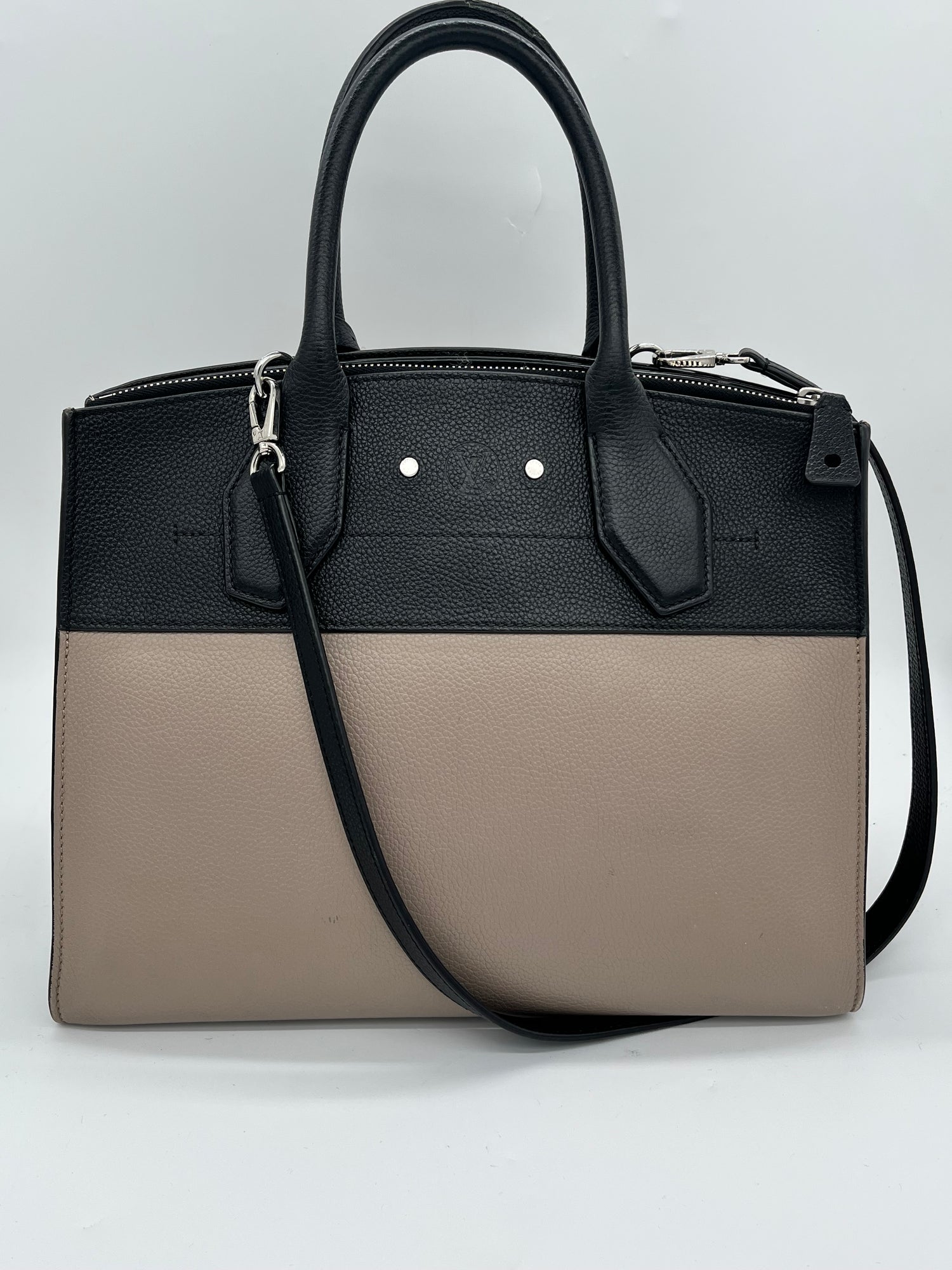 LOUIS VUITTON Fair / Well-Loved: Item shows wear Handbag