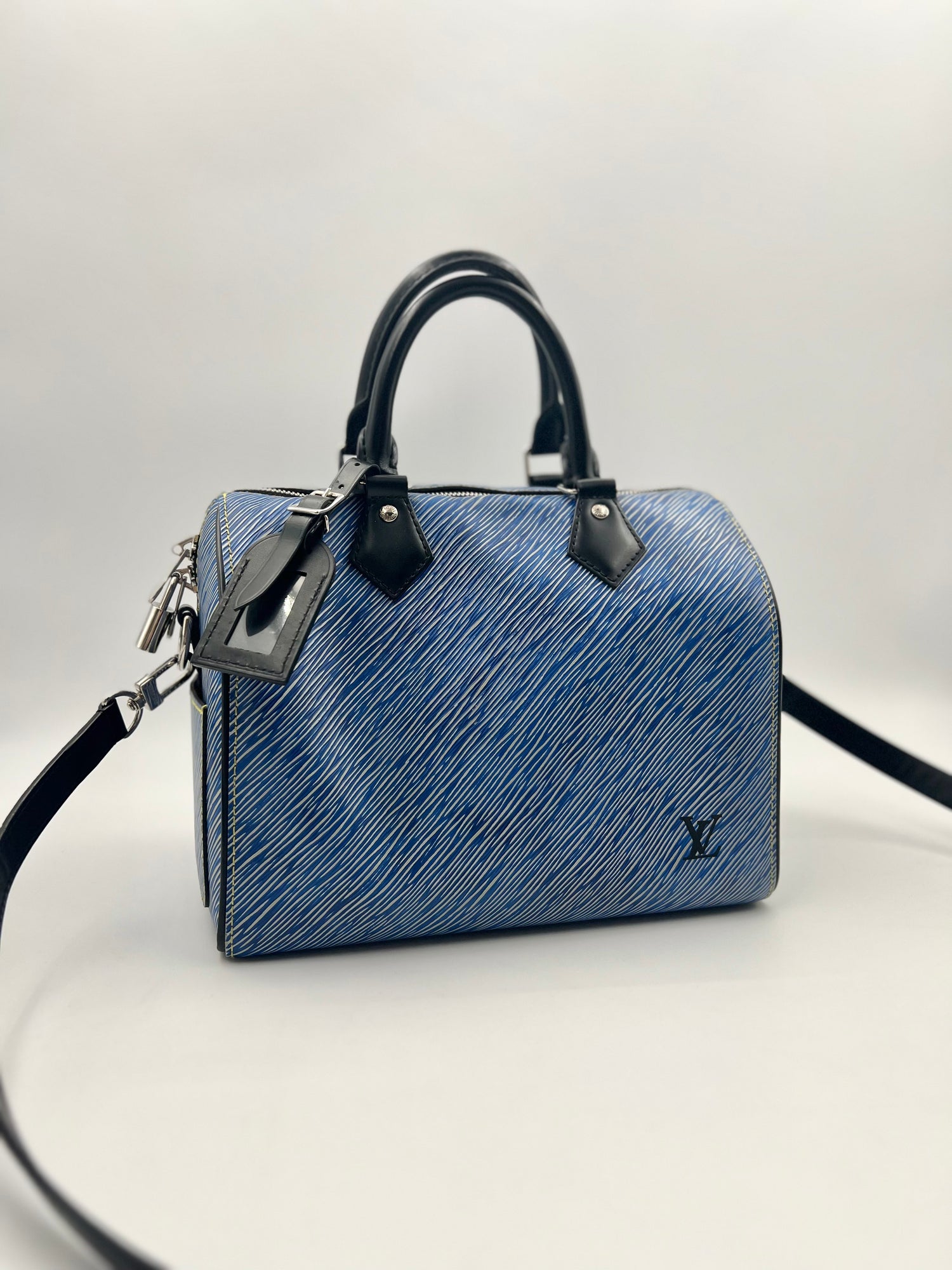 LOUIS VUITTON Handbag