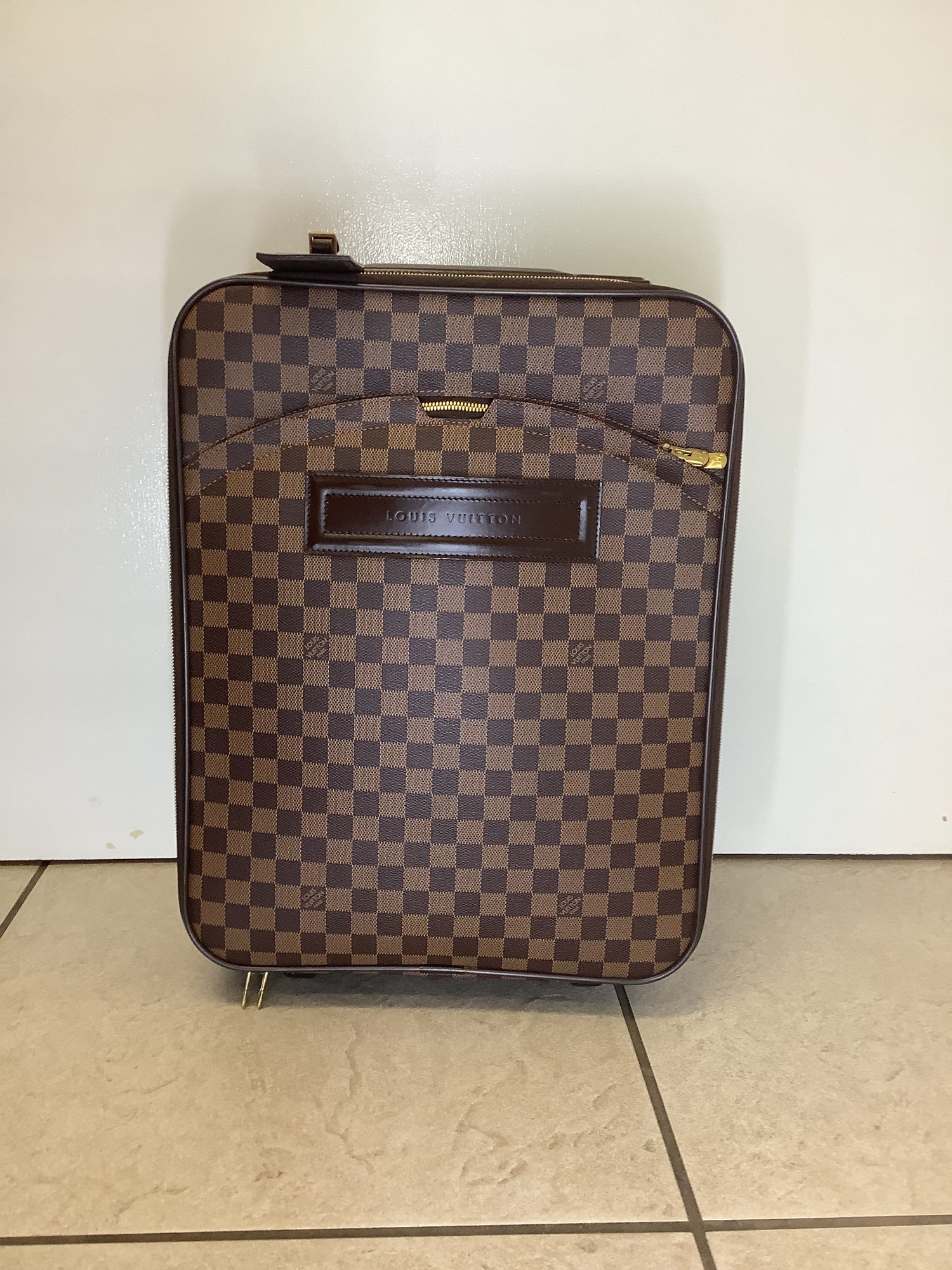 LOUIS VUITTON Excellent: This item is gently used Luggage