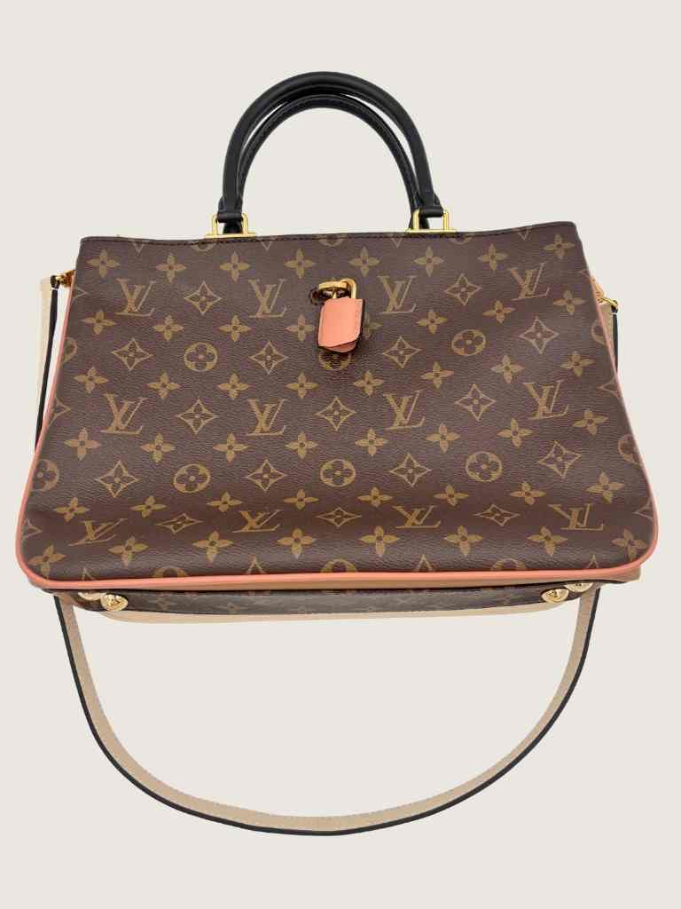 LOUIS VUITTON Handbag