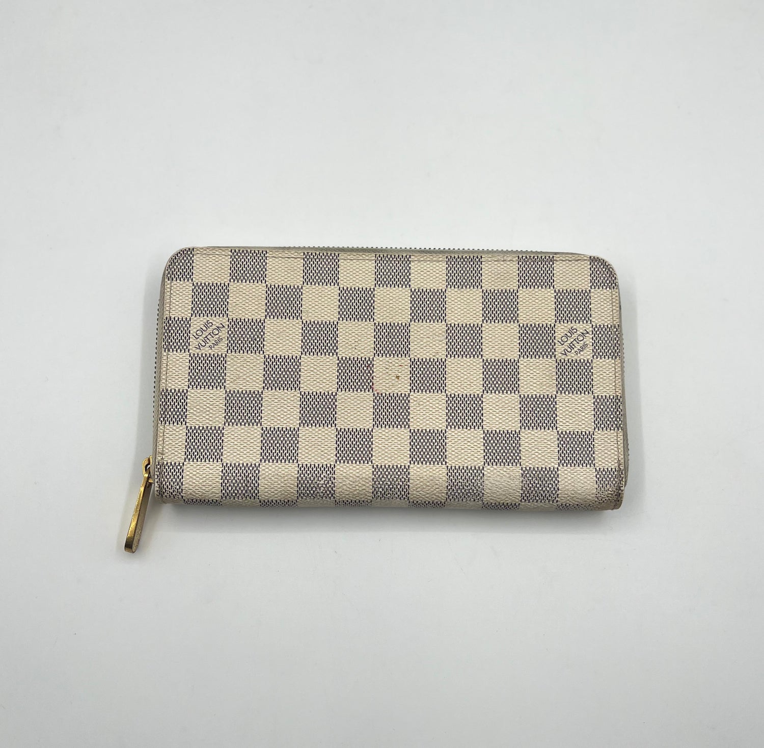 LOUIS VUITTON Fair / Well-Loved: Item shows wear Wallet