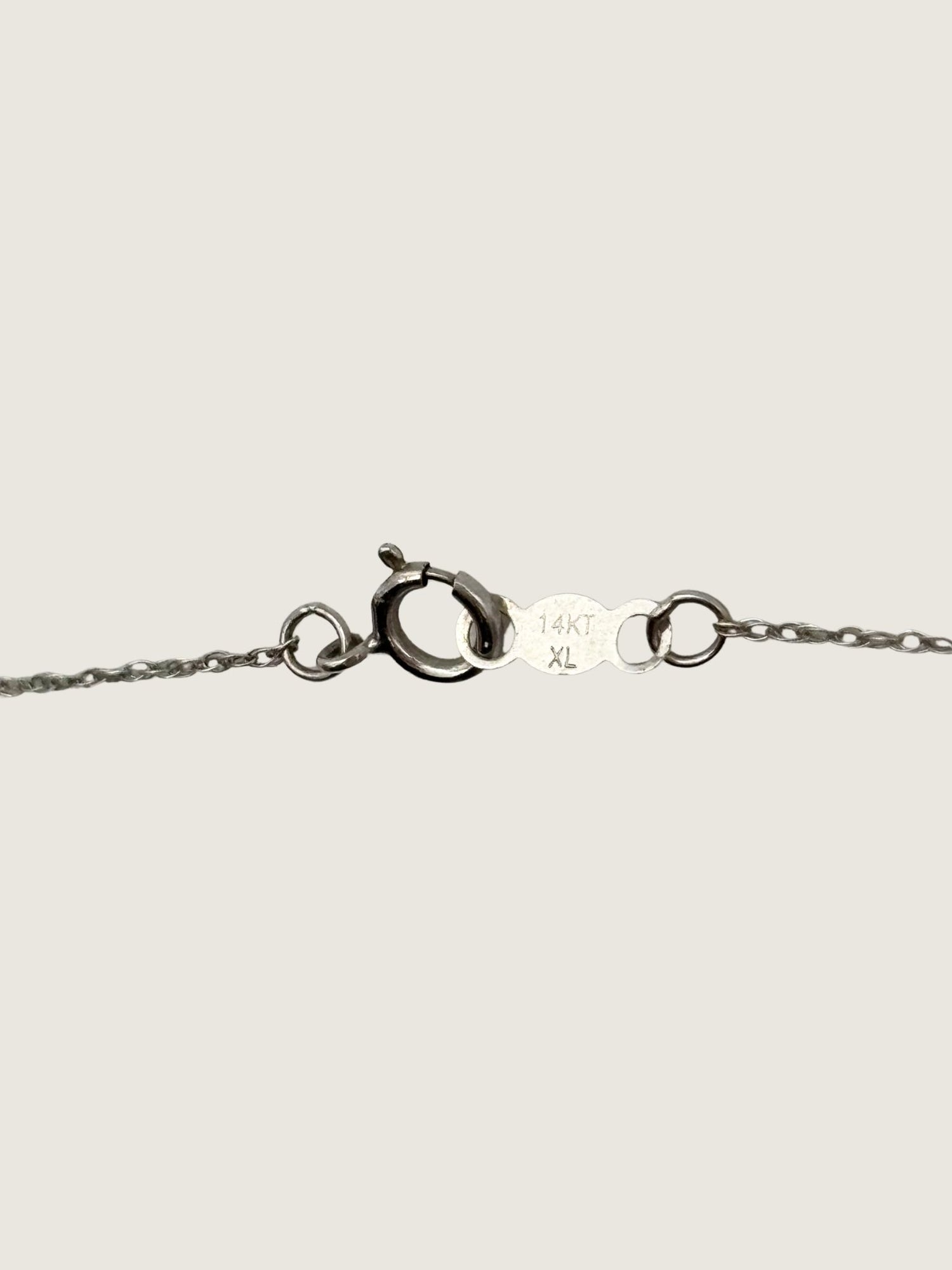 14k White Gold Excellent: This item is gently used Necklace