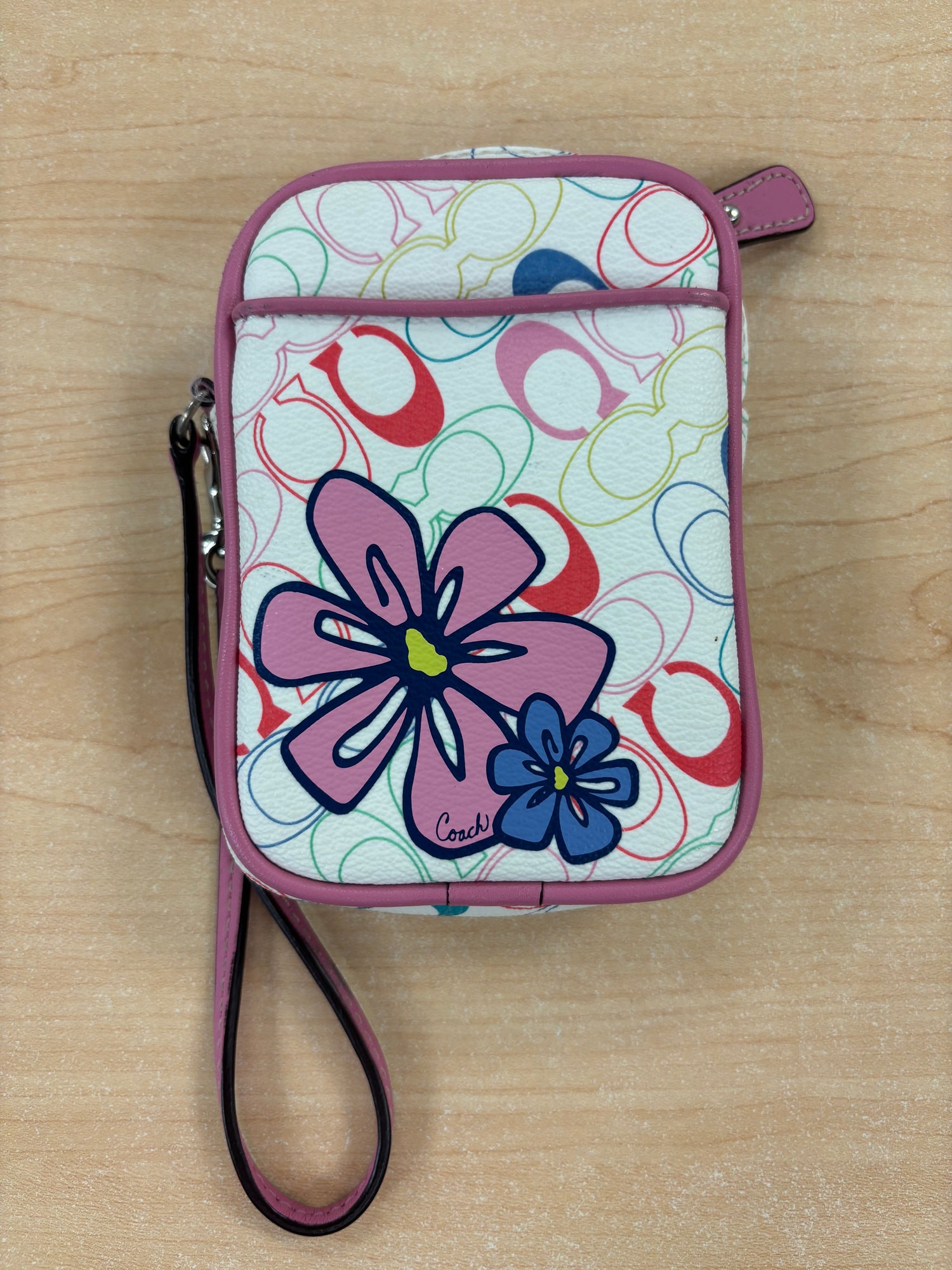 COACH Excellent: This item is gently used Wristlet