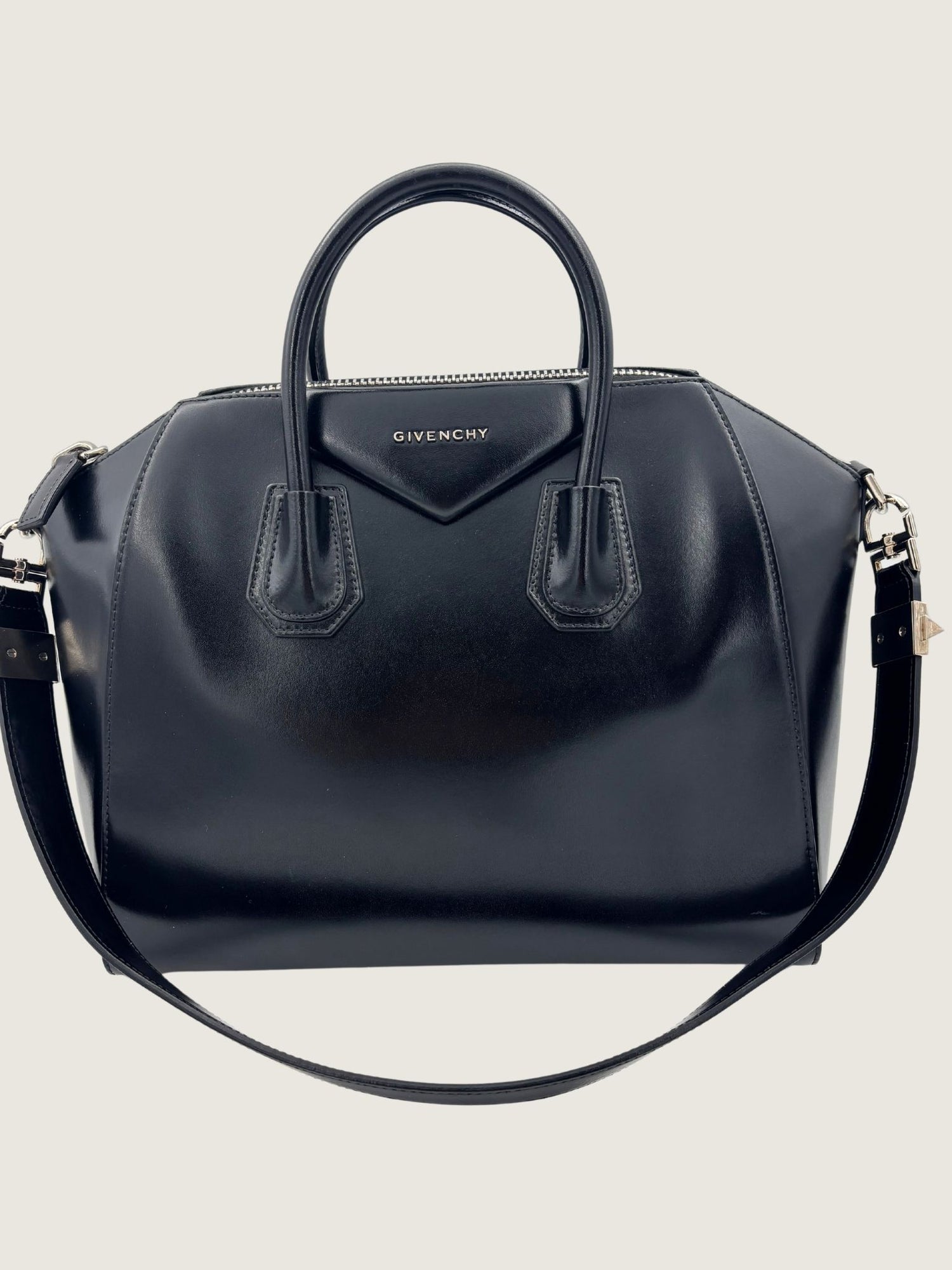 GIVENCHY Medium Antigona Bag