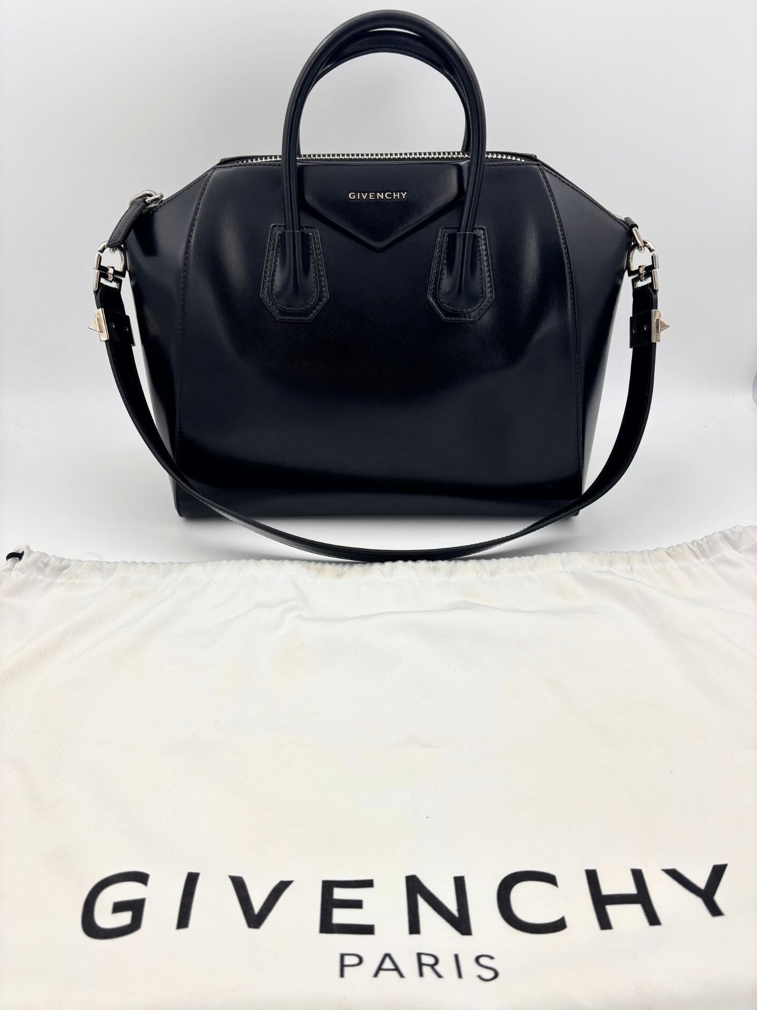 GIVENCHY Medium Antigona Bag