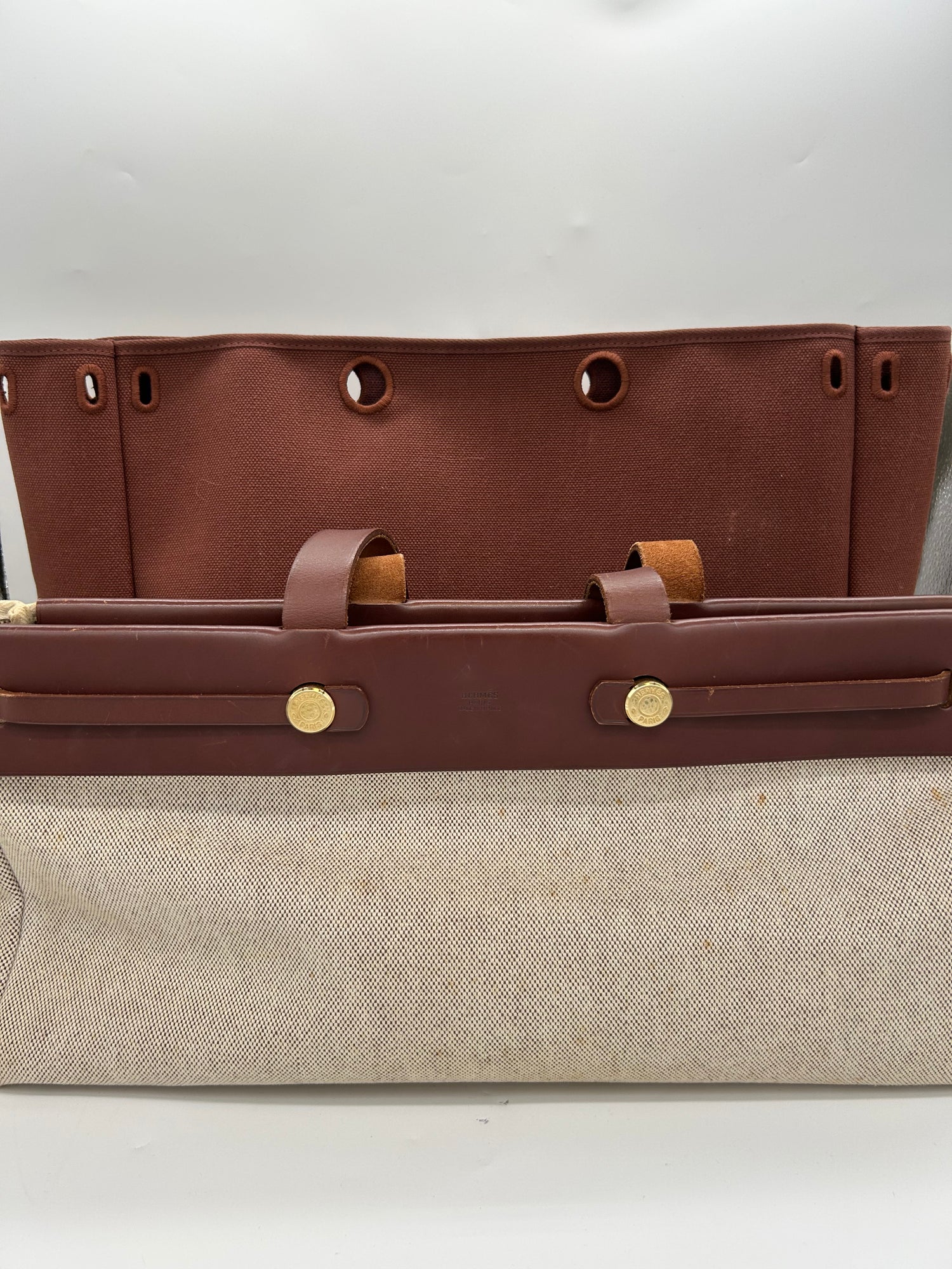 Hermes Excellent: This item is gently used Handbag