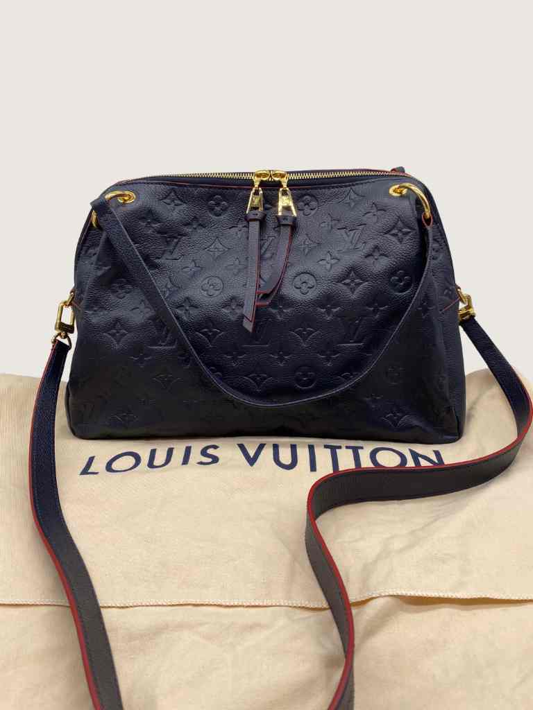 LOUIS VUITTON Handbag