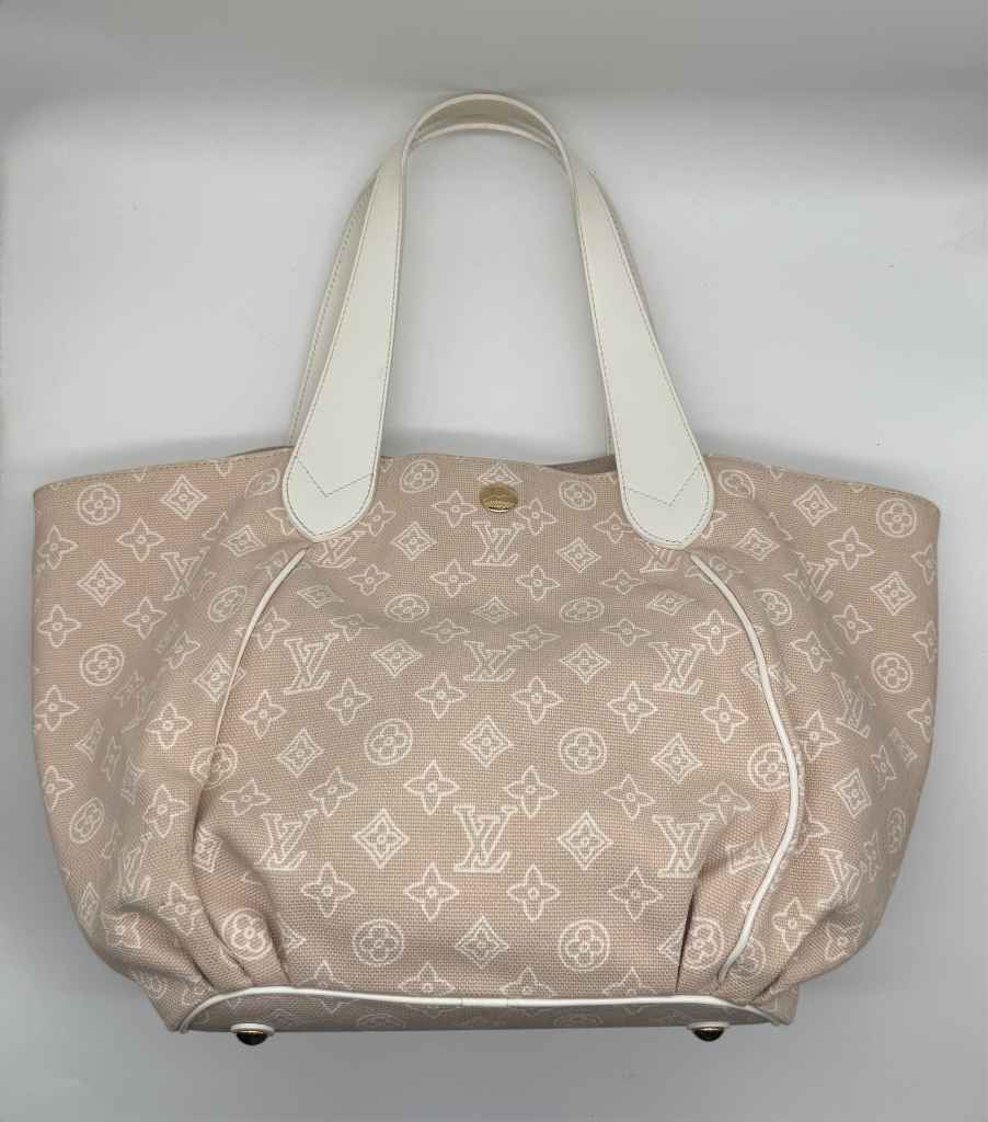 LOUIS VUITTON Handbag