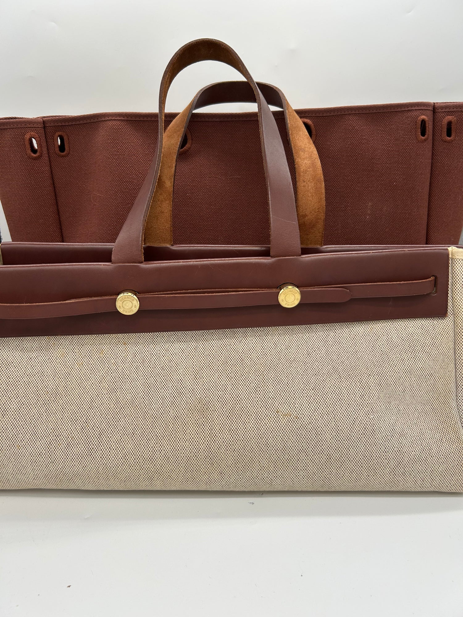 Hermes Excellent: This item is gently used Handbag