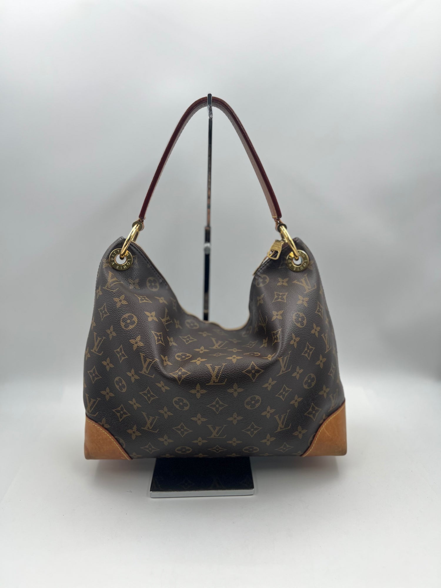 LOUIS VUITTON Excellent: This item is gently used Handbag
