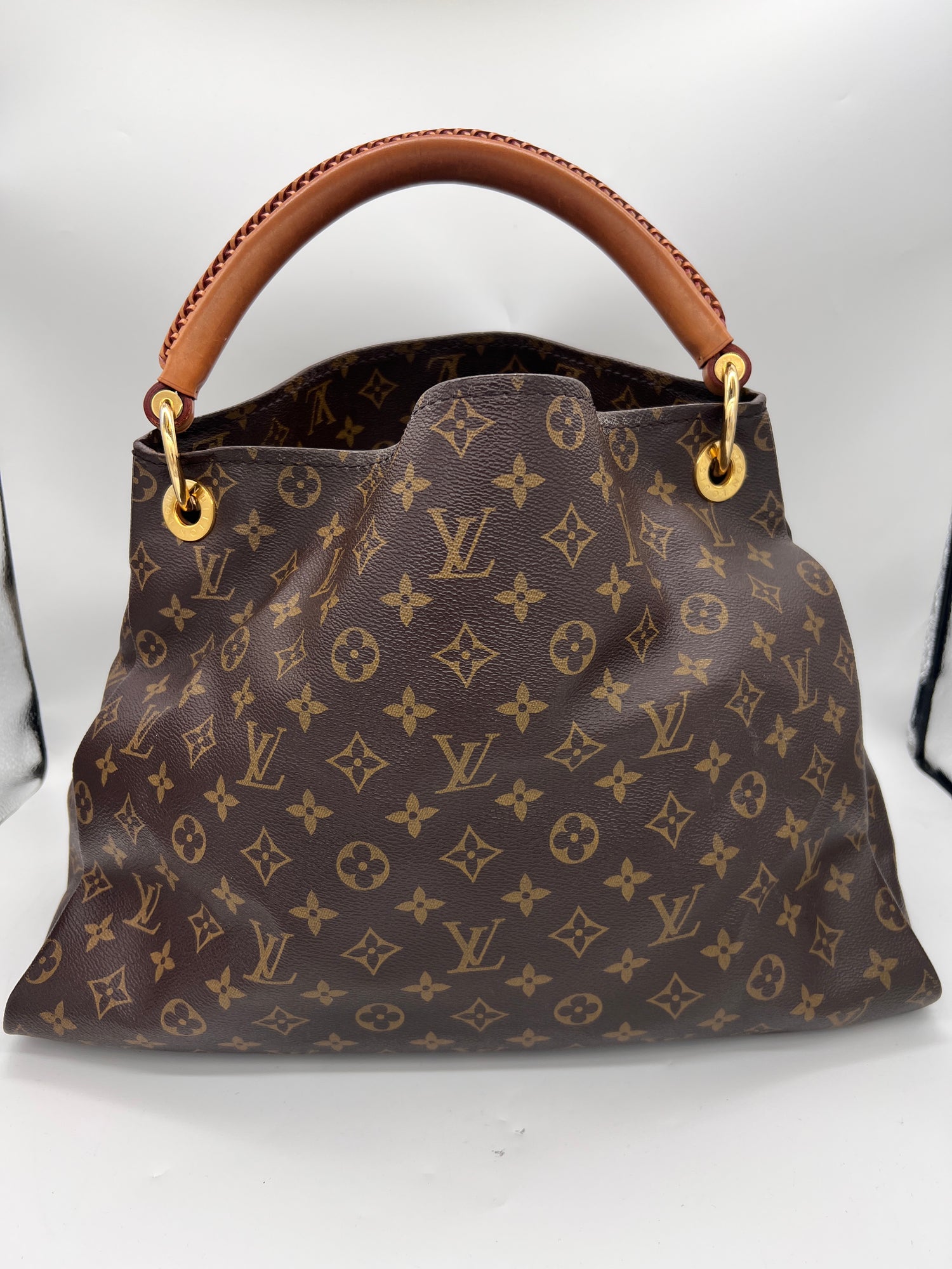 LOUIS VUITTON Excellent: This item is gently used Handbag
