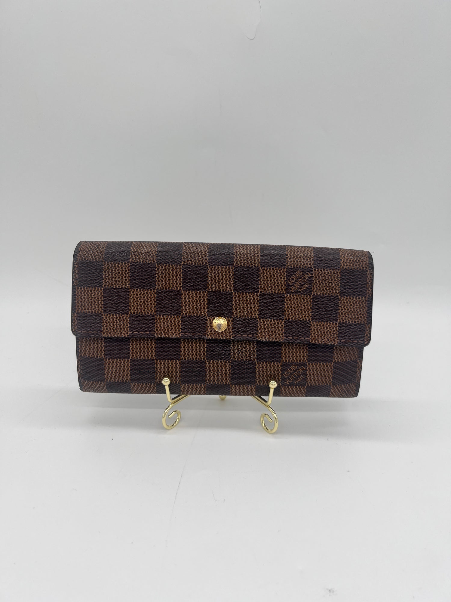 LOUIS VUITTON Excellent: This item is gently used Wallet