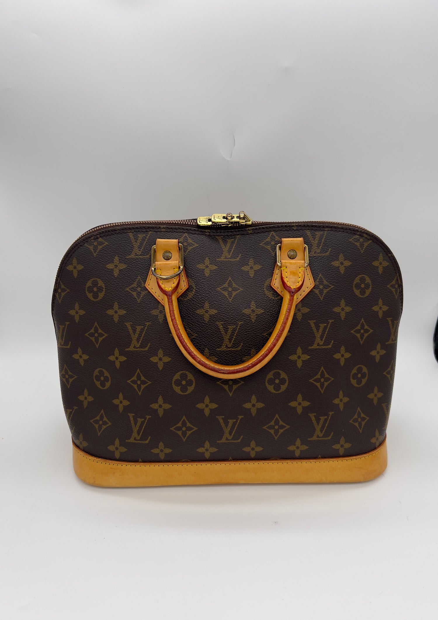 LOUIS VUITTON Handbag