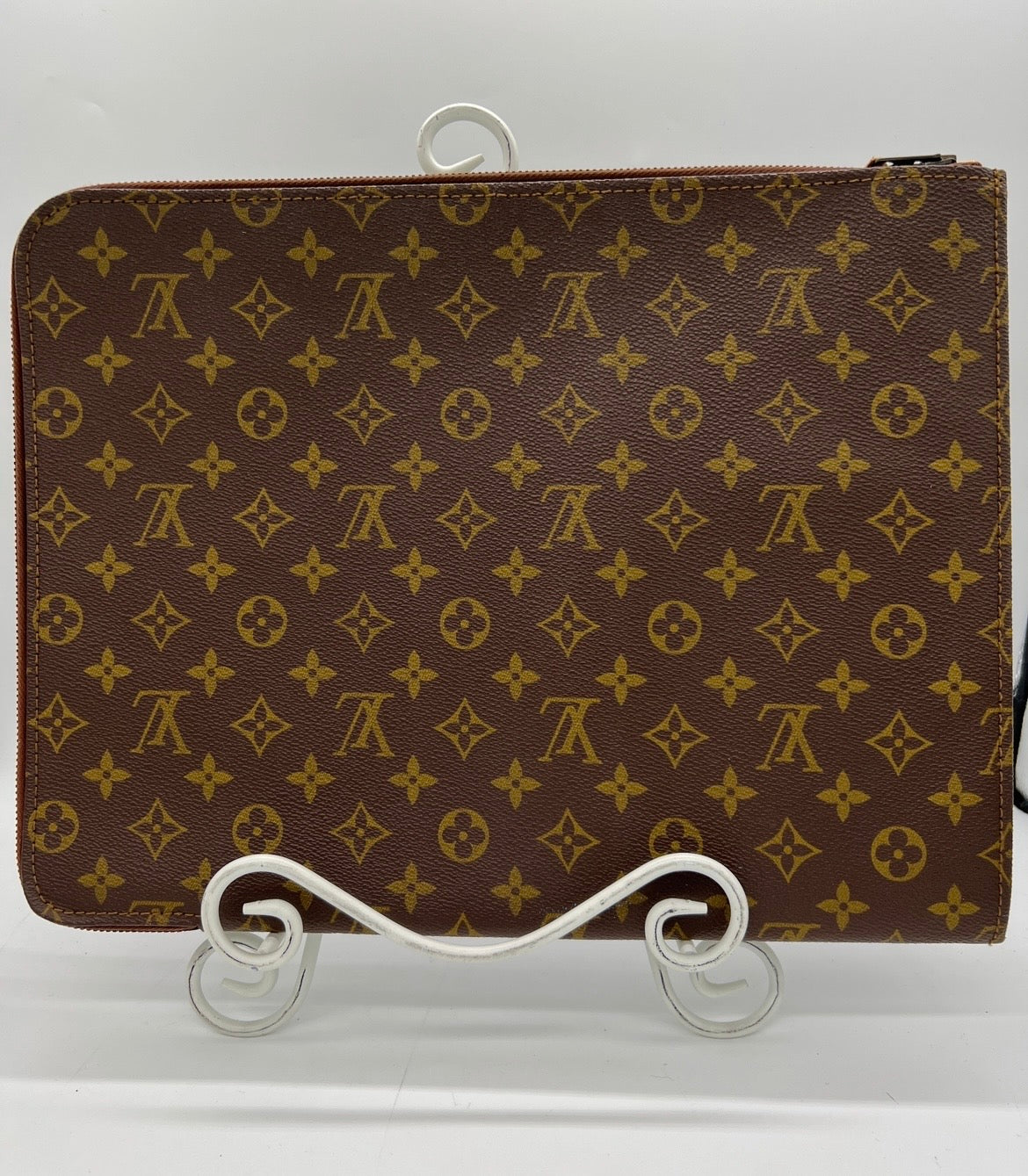 LOUIS VUITTON Excellent: This item is gently used Handbag