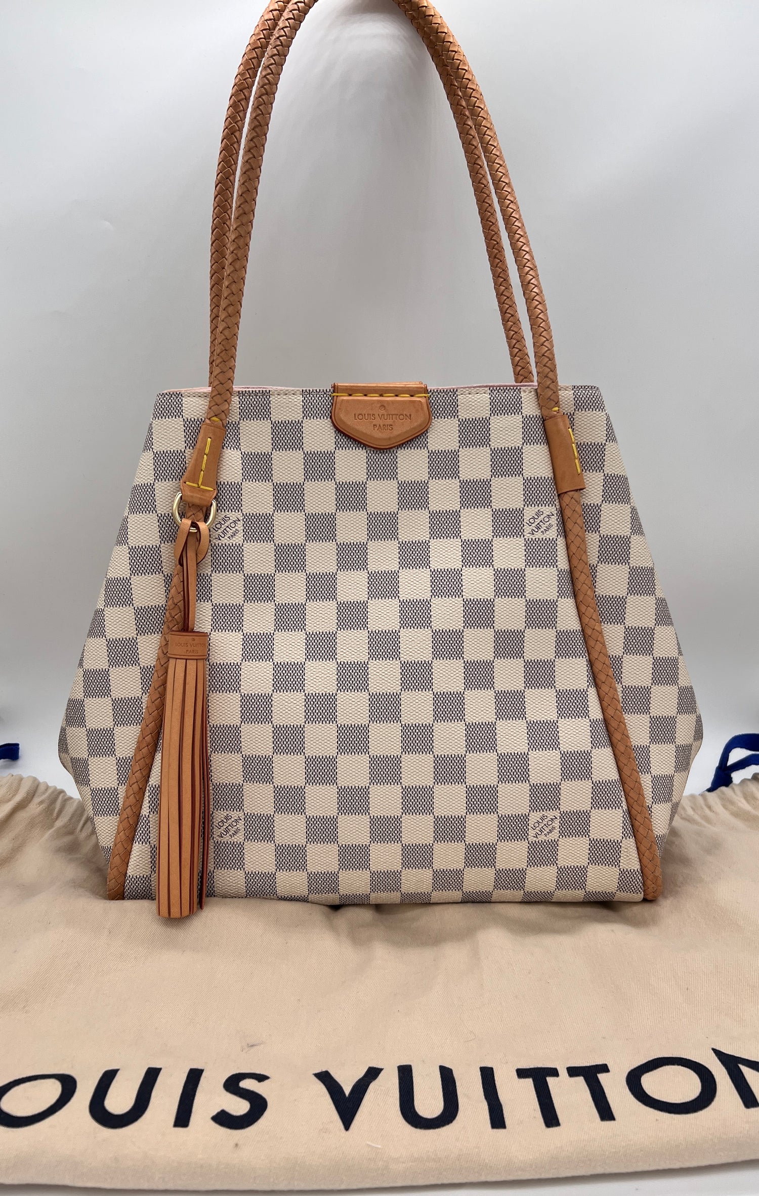 LOUIS VUITTON Like New / NWOT: Item is pristine Handbag