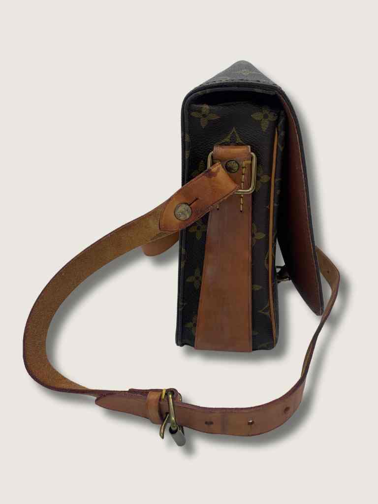 LOUIS VUITTON Handbag