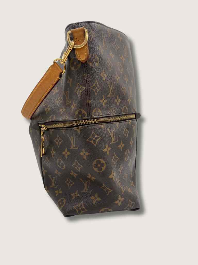 LOUIS VUITTON Handbag