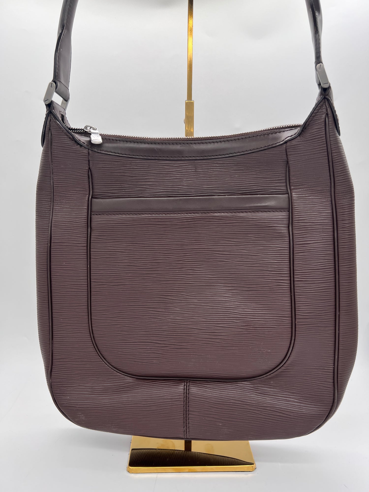 LOUIS VUITTON Excellent: This item is gently used Handbag