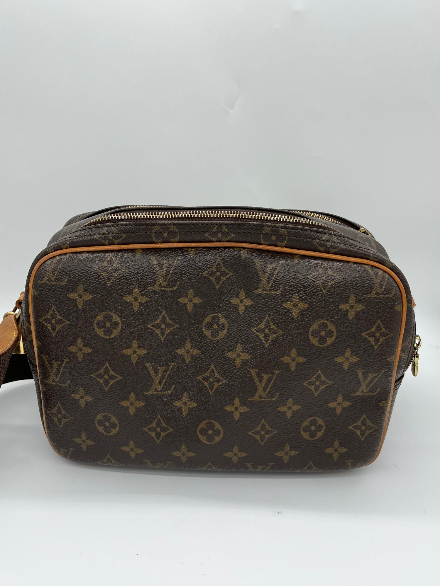 LOUIS VUITTON Handbag