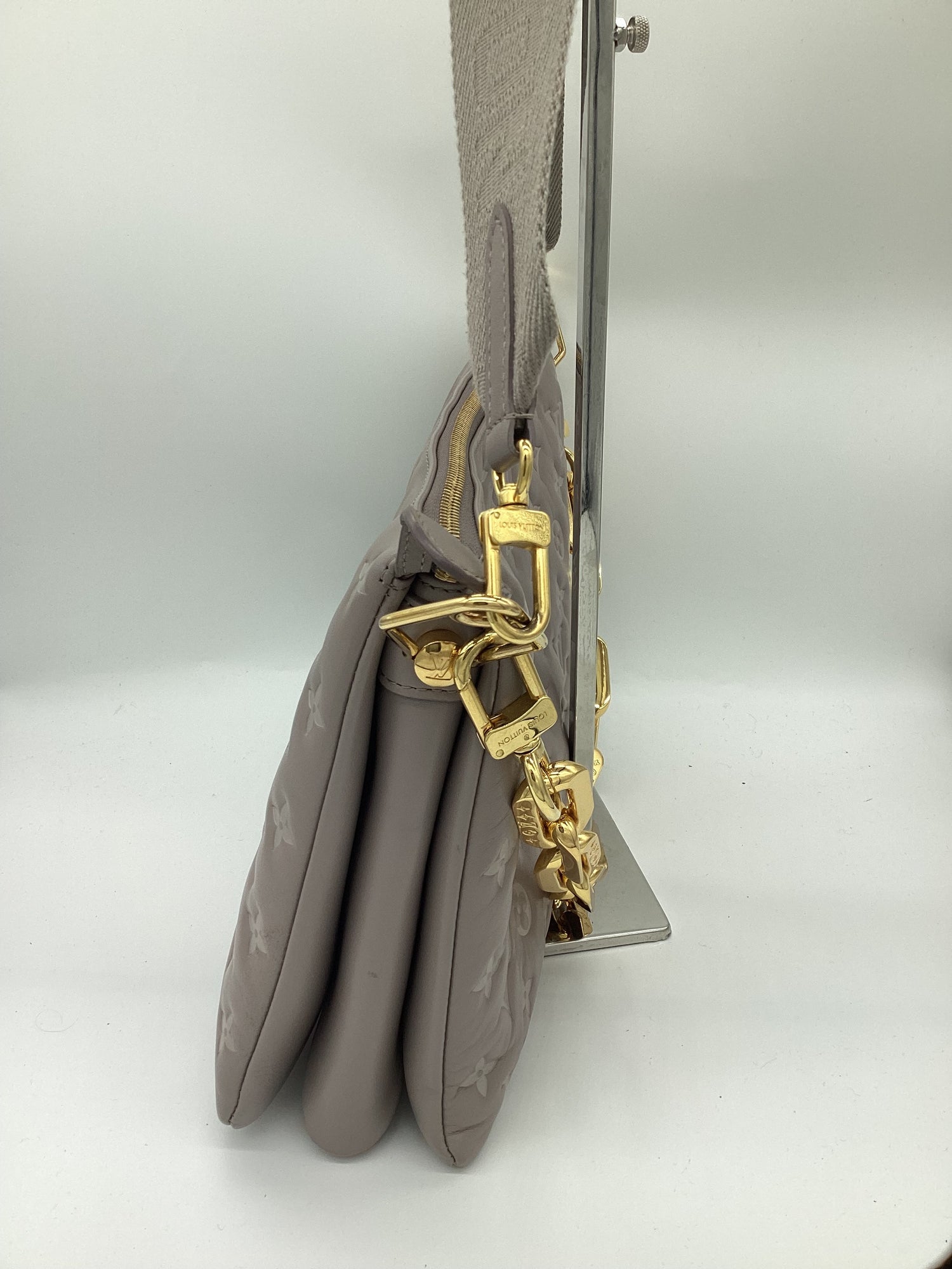LOUIS VUITTON Handbag