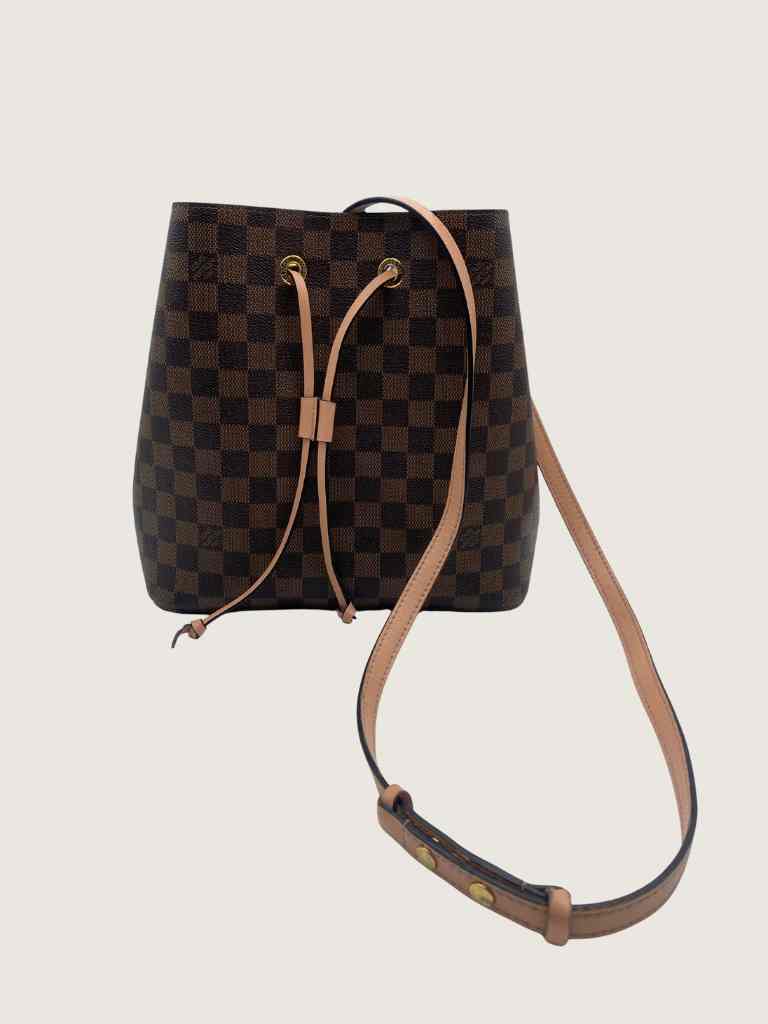 LOUIS VUITTON Handbag