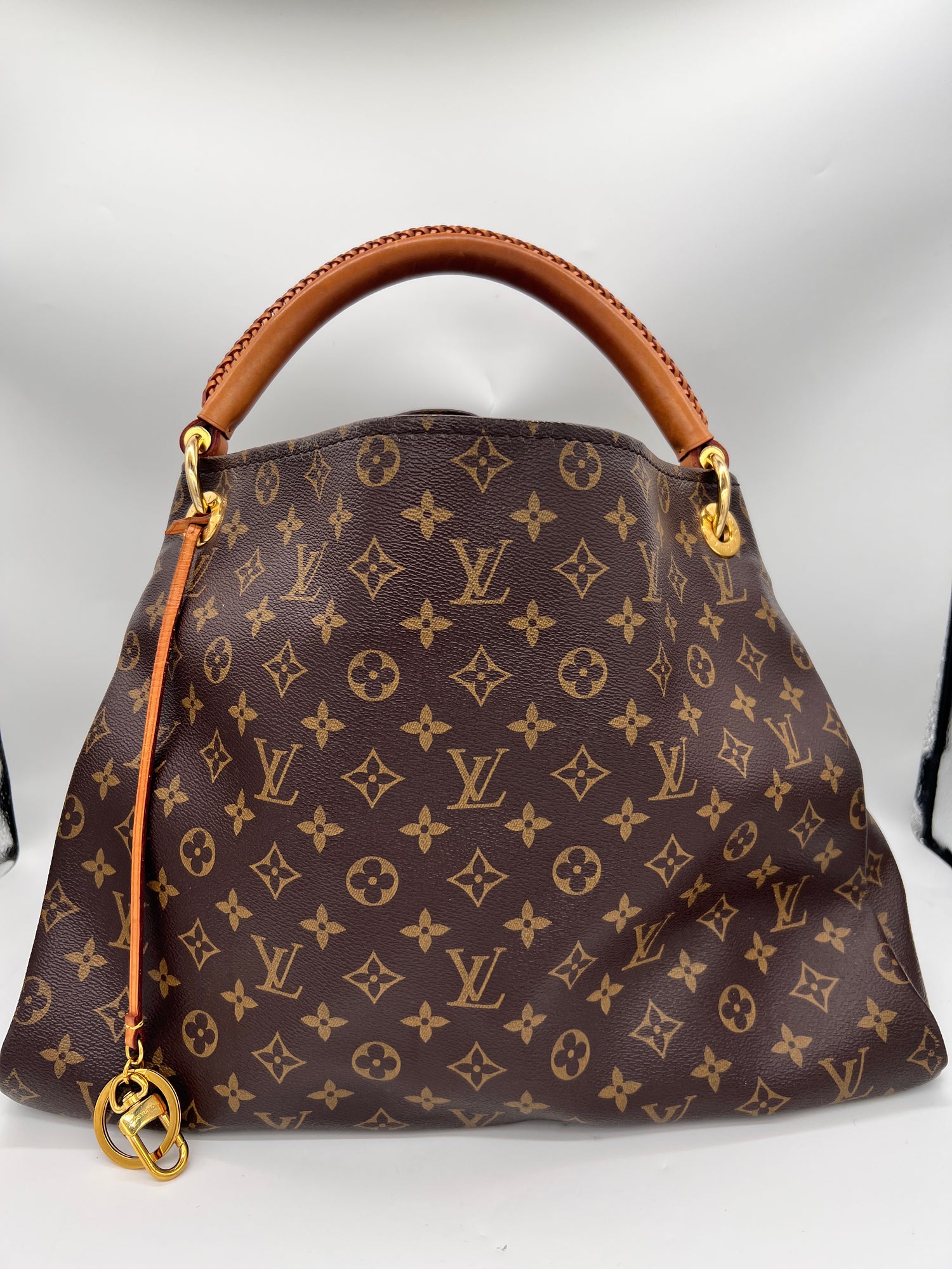LOUIS VUITTON Excellent: This item is gently used Handbag