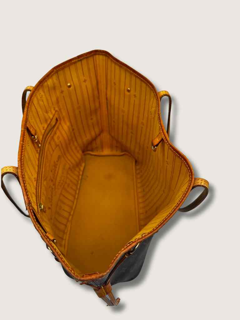 LOUIS VUITTON Handbag