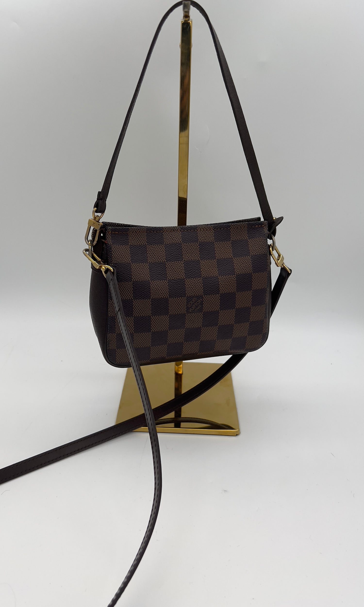 LOUIS VUITTON Excellent: This item is gently used Handbag